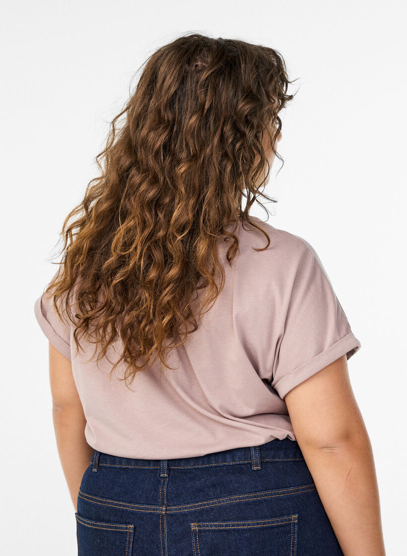 Kurz&auml;rmliges T-Shirt aus einer Baumwollmischung, Rot, Model image number 2