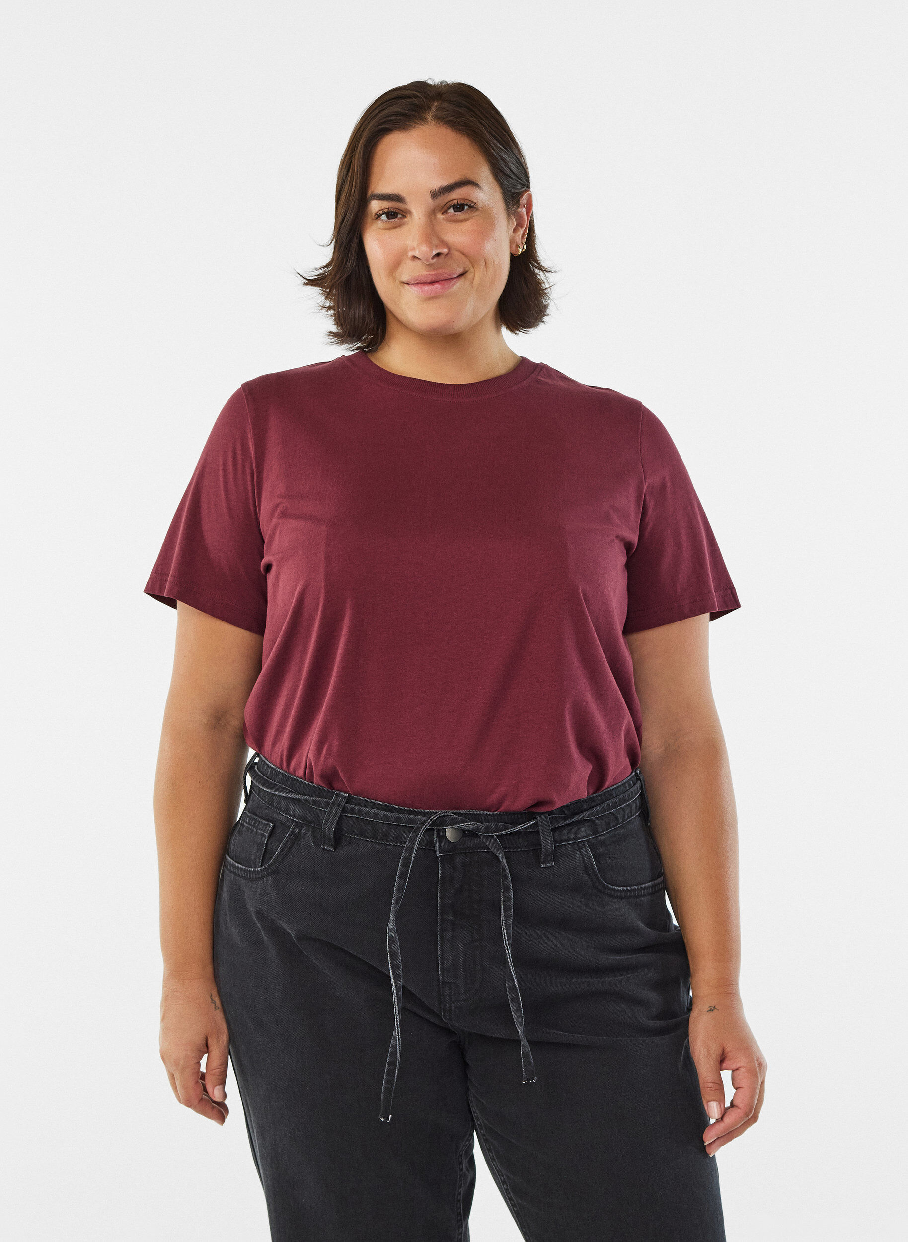 ZizziBasic-T-Shirt aus Baumwolle mit Rundhalsausschnitt., Dunkles Bordeaux, Model image number 0