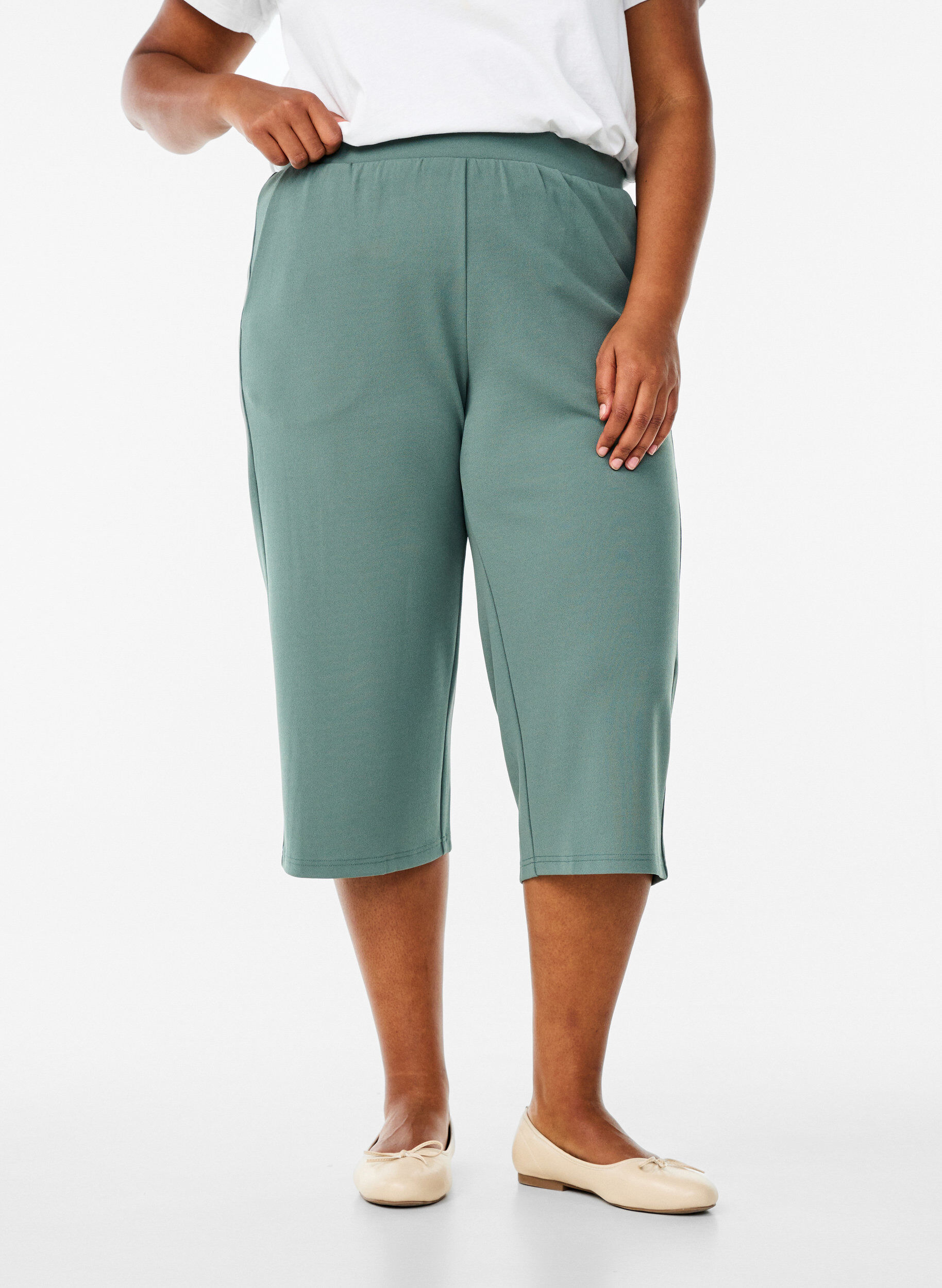 Zizzi FLASH - Hochtaillierte Knickerbocker mit lockerem Schnitt, Gr&uuml;n, Model image number 2