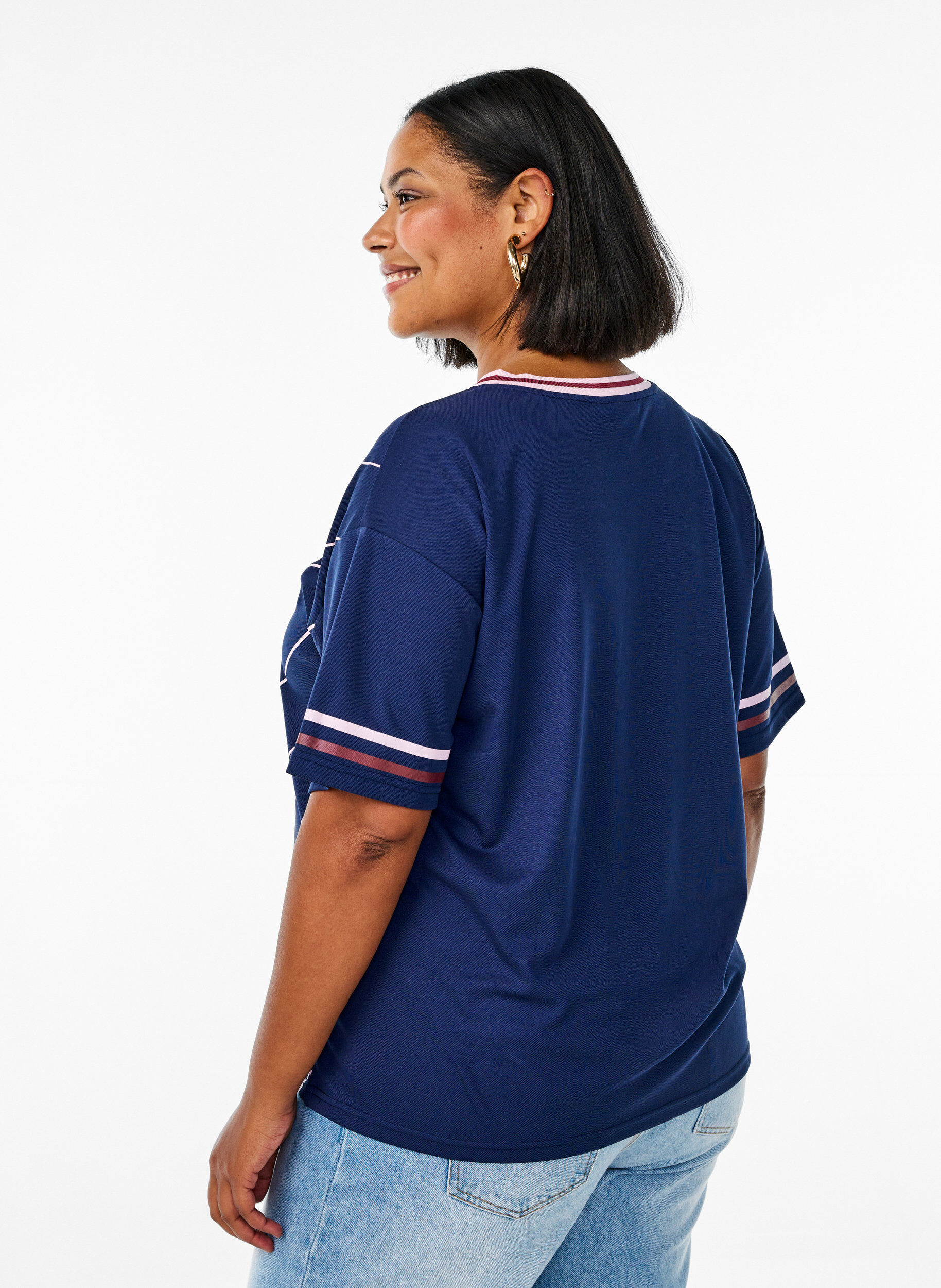 Zizzi Sportliches T-Shirt mit Karomuster und Textaufdruck, Blau, Model image number 2