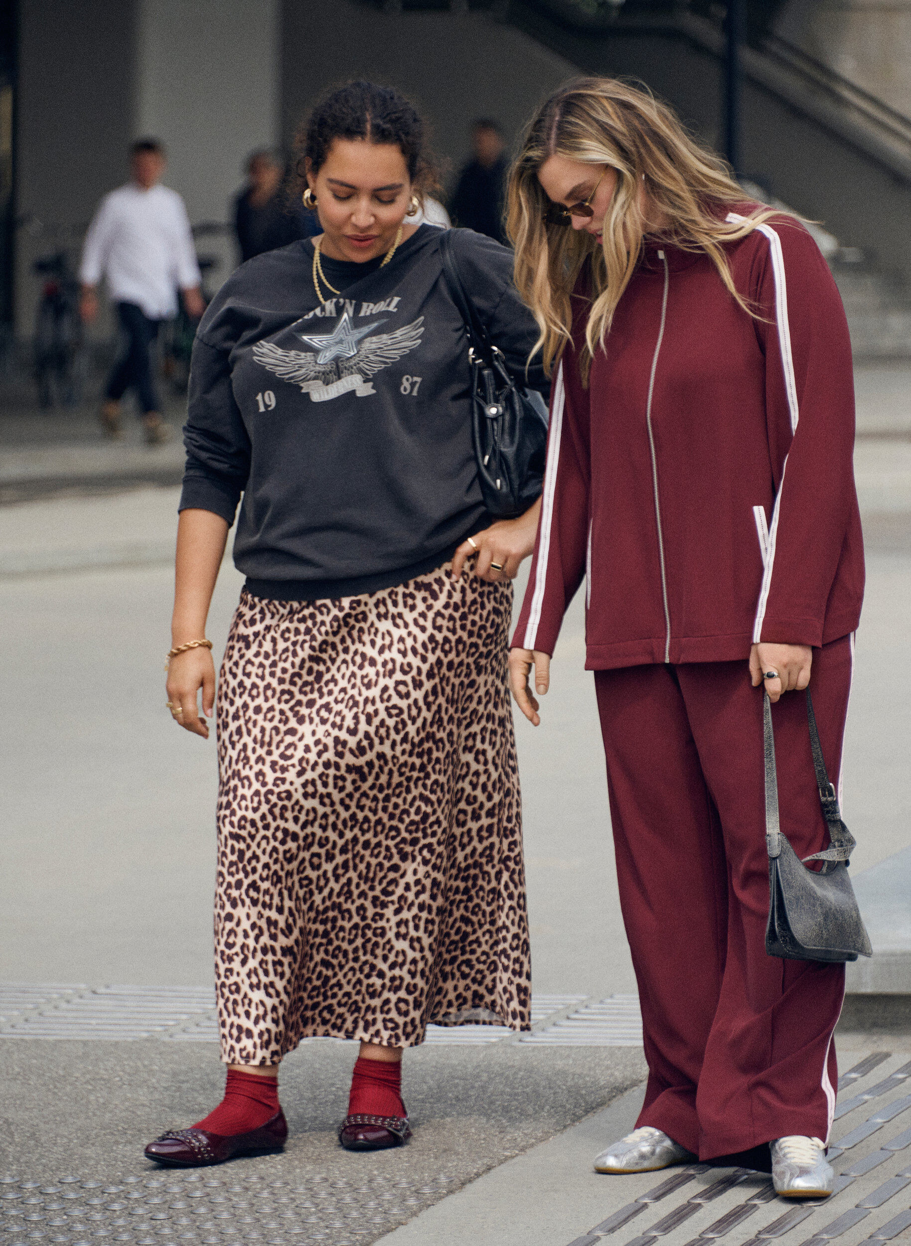 Zizzi Sweatshirt in verwaschener Optik mit Statement-Print, Grau, Image image number 0