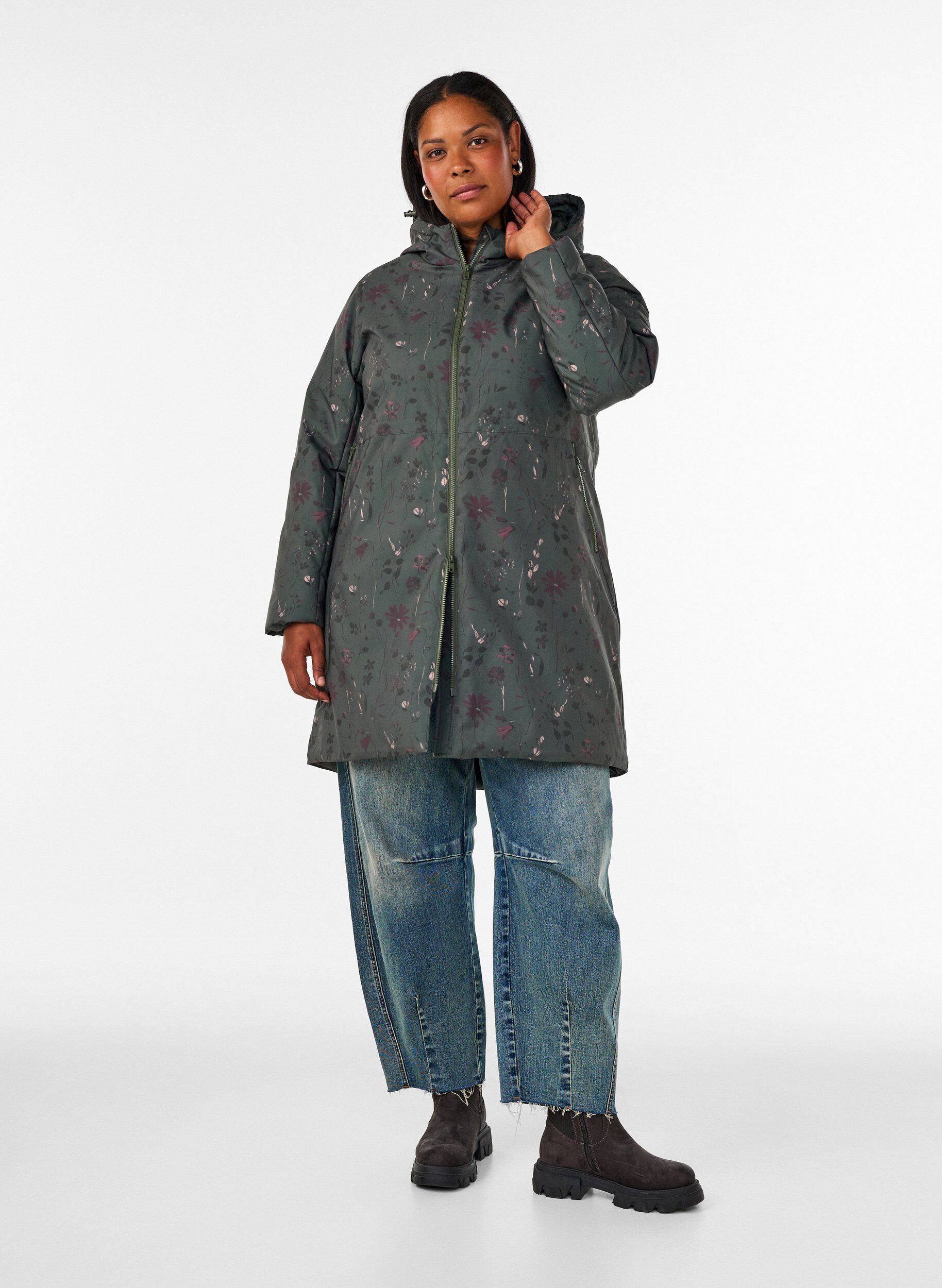 ZizziGepolsterte Winterjacke mit Blumenprint, Gr&uuml;n, Model image number 1