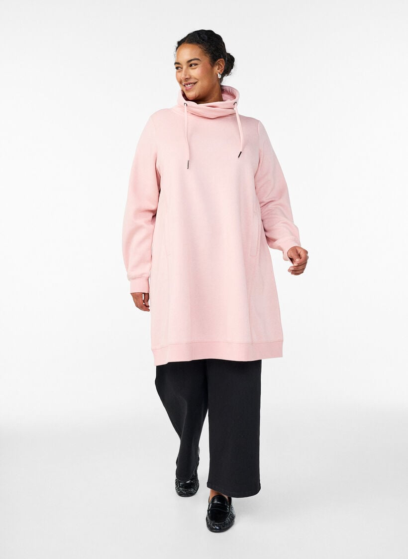 Kurzes Sweatshirtkleid mit Stehkragen und Taschen, Rot, Model image number 1
