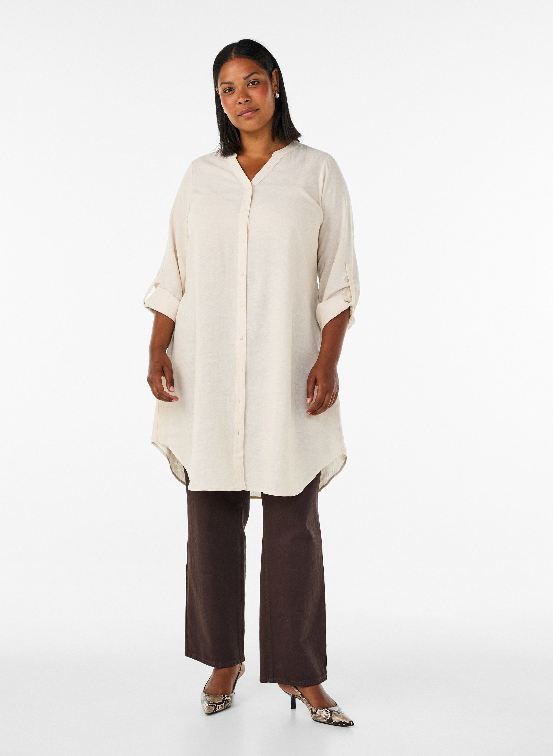 Lange Bluse aus Leinen und Viskose, Beige, Model