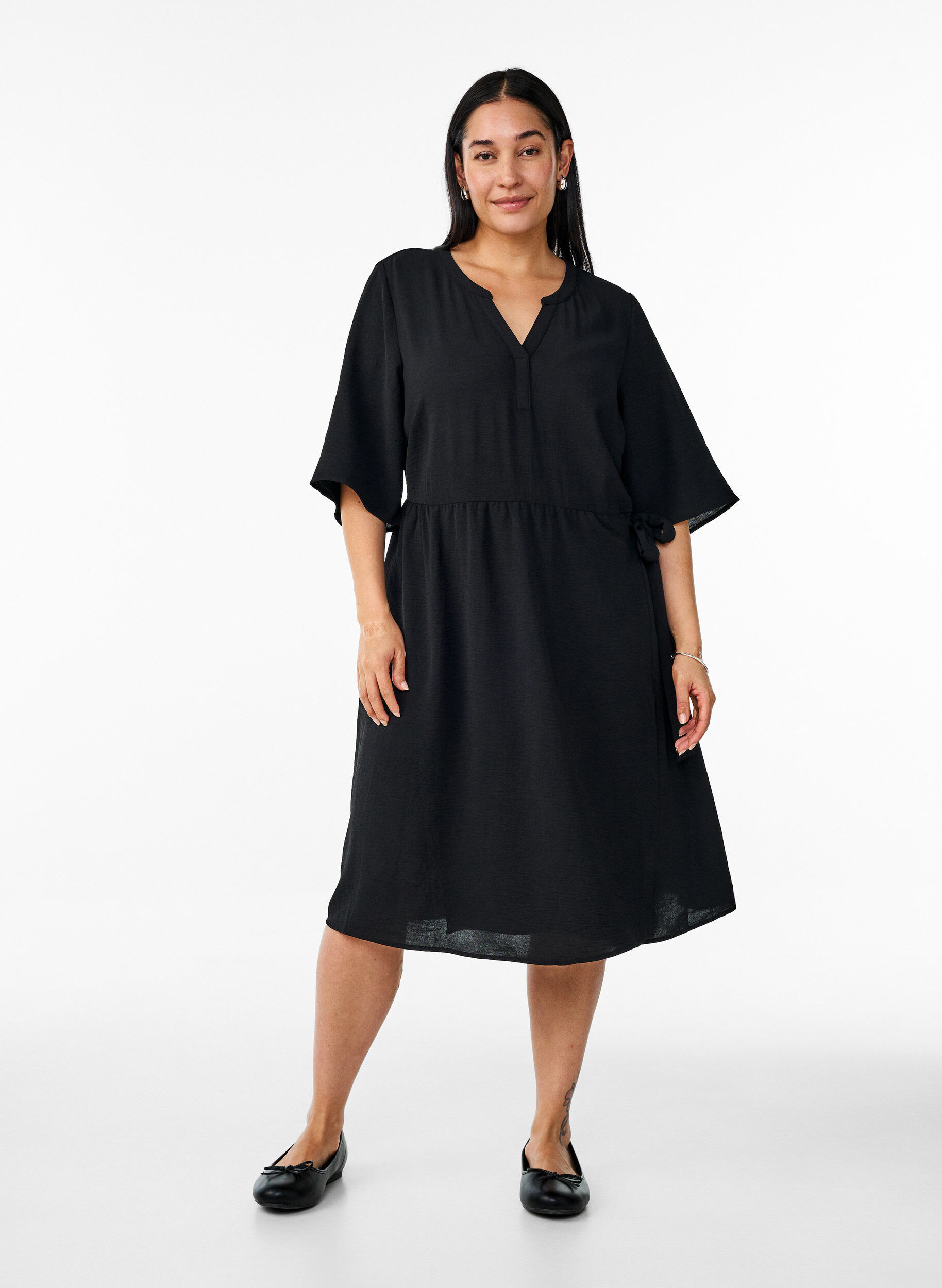 Zizzi Midilanges Kleid mit Bindedetail, Schwarz, Model image number 1