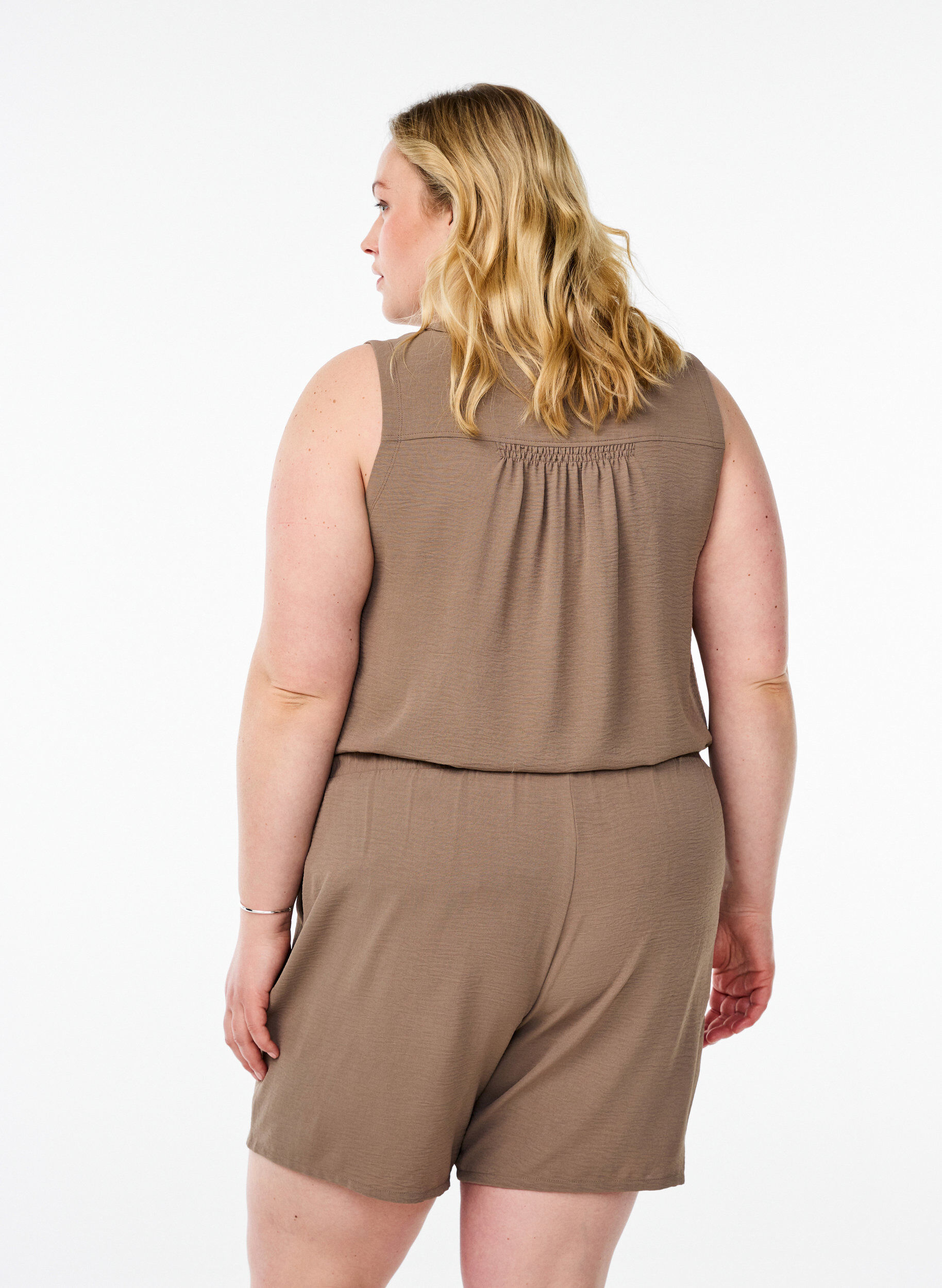 ZizziKurze Hose mit Taschen und elastischem Bund, Braun, Model image number 2