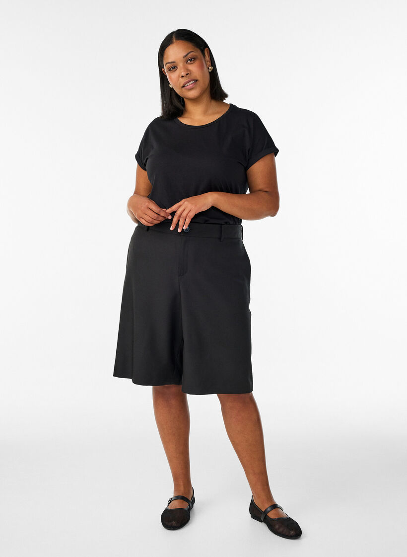 Kurz&auml;rmeliges T-Shirt aus einer Baumwollmischung, Schwarz, Model image number 1