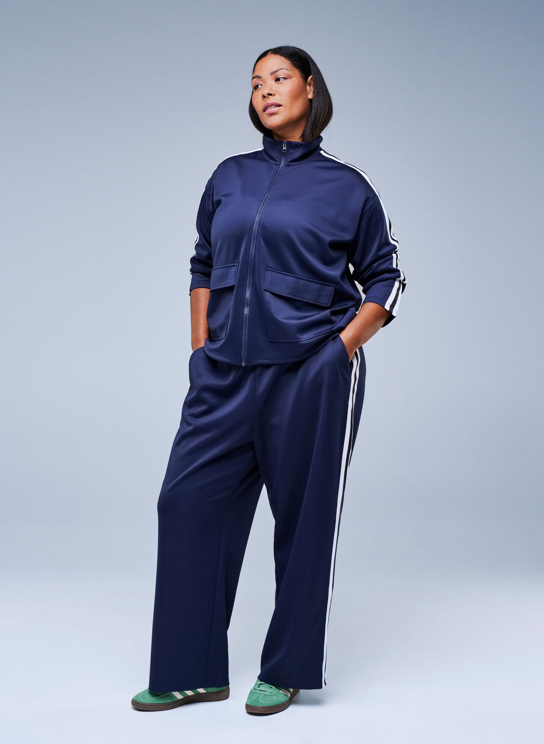 Trainingshose mit hoher Taille und sportlichen Streifen