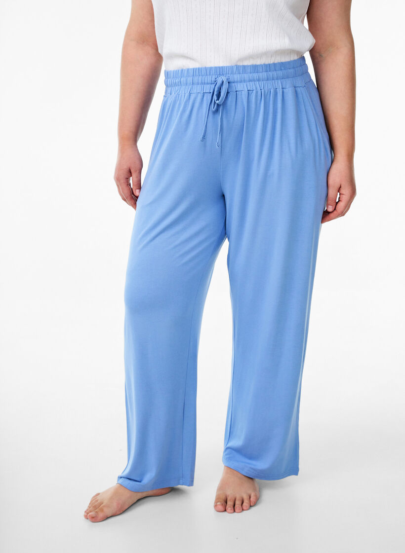 Lockere Nachthose aus Viskose-Jersey mit Taschen, Blau, Model image number 2
