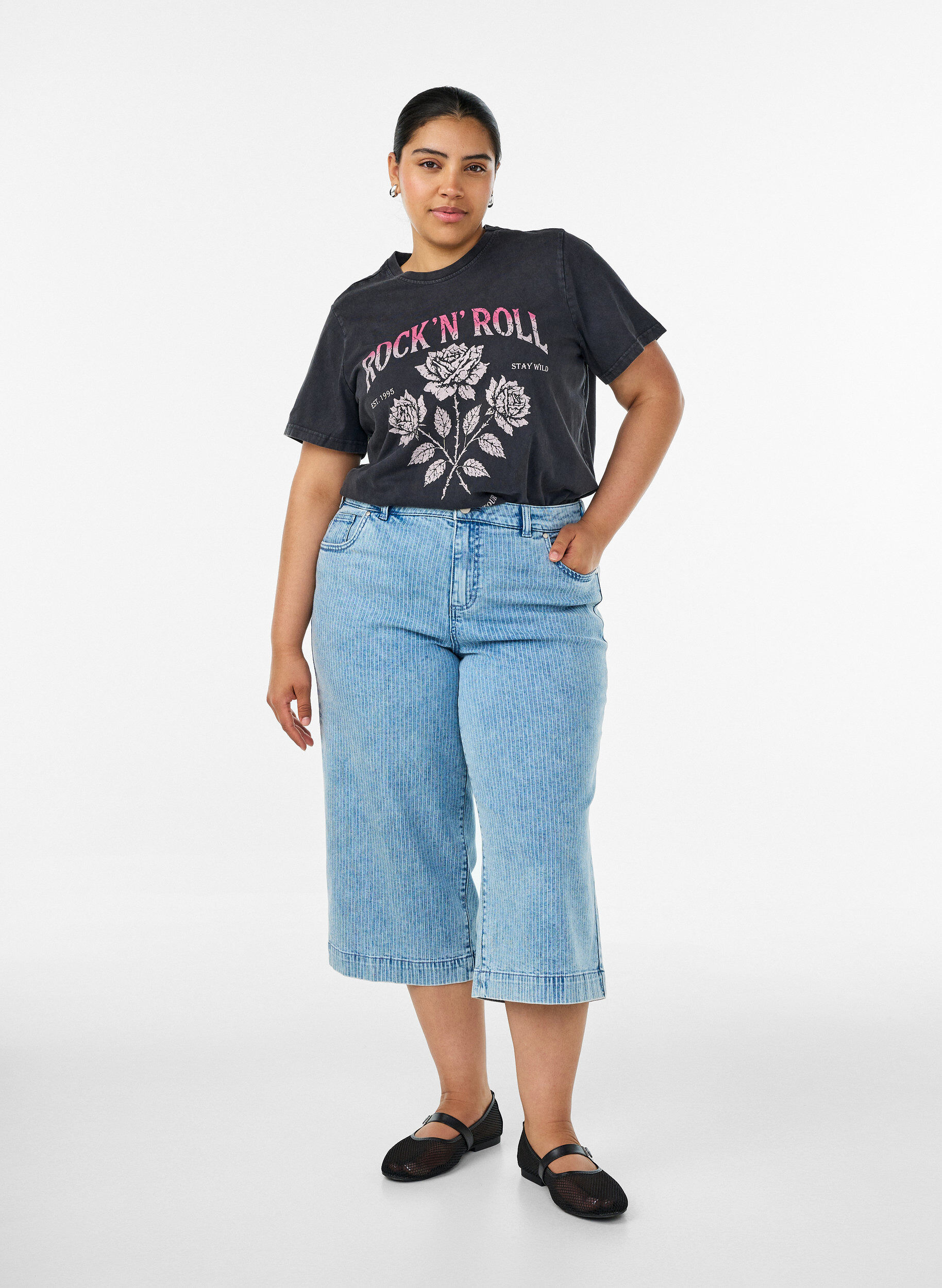 ZizziT-Shirt aus Bio-Baumwolle mit Rockprint, Schwarz, Model image number 1
