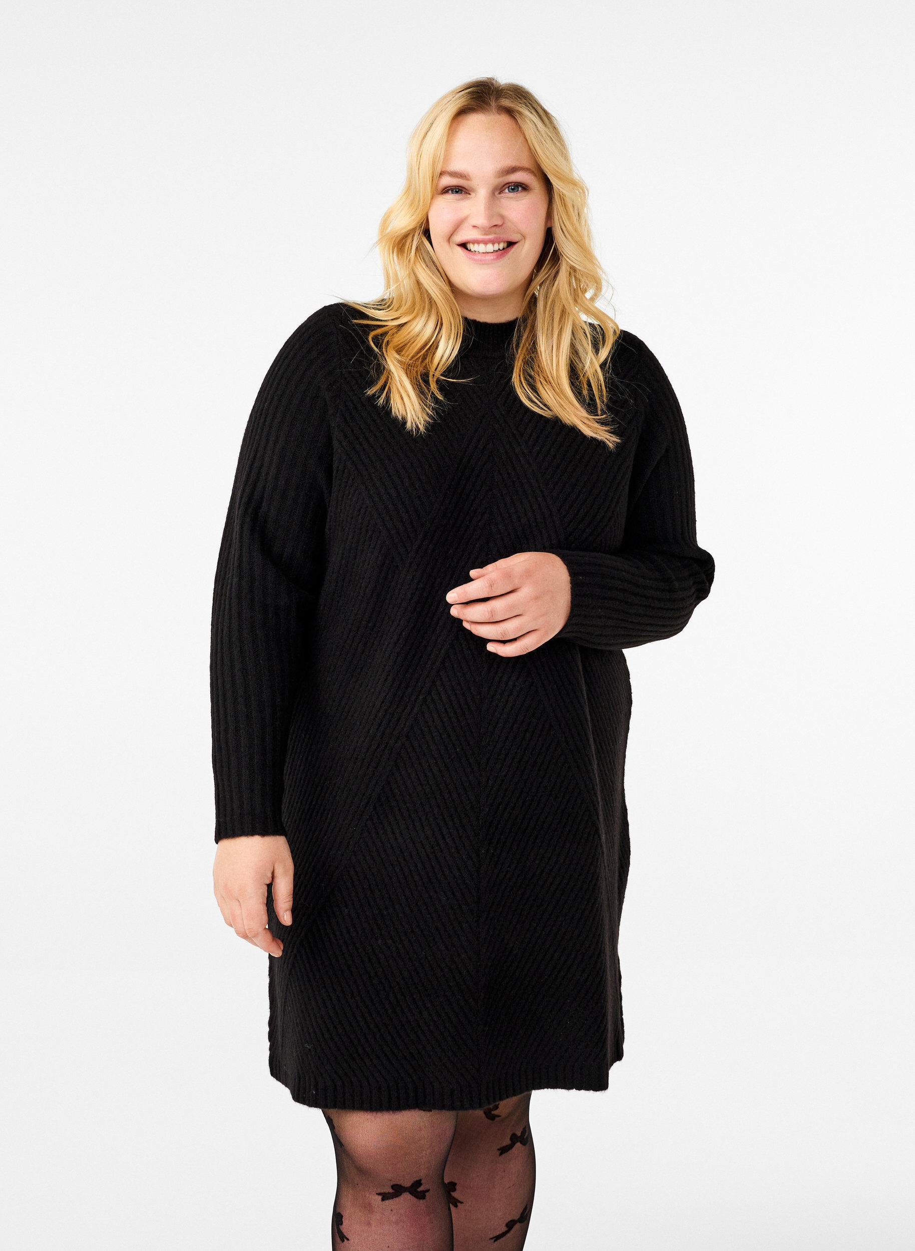 Zizzi Kurzes Rippstrickkleid mit Rundhalsausschnitt, Black, Model image number 0