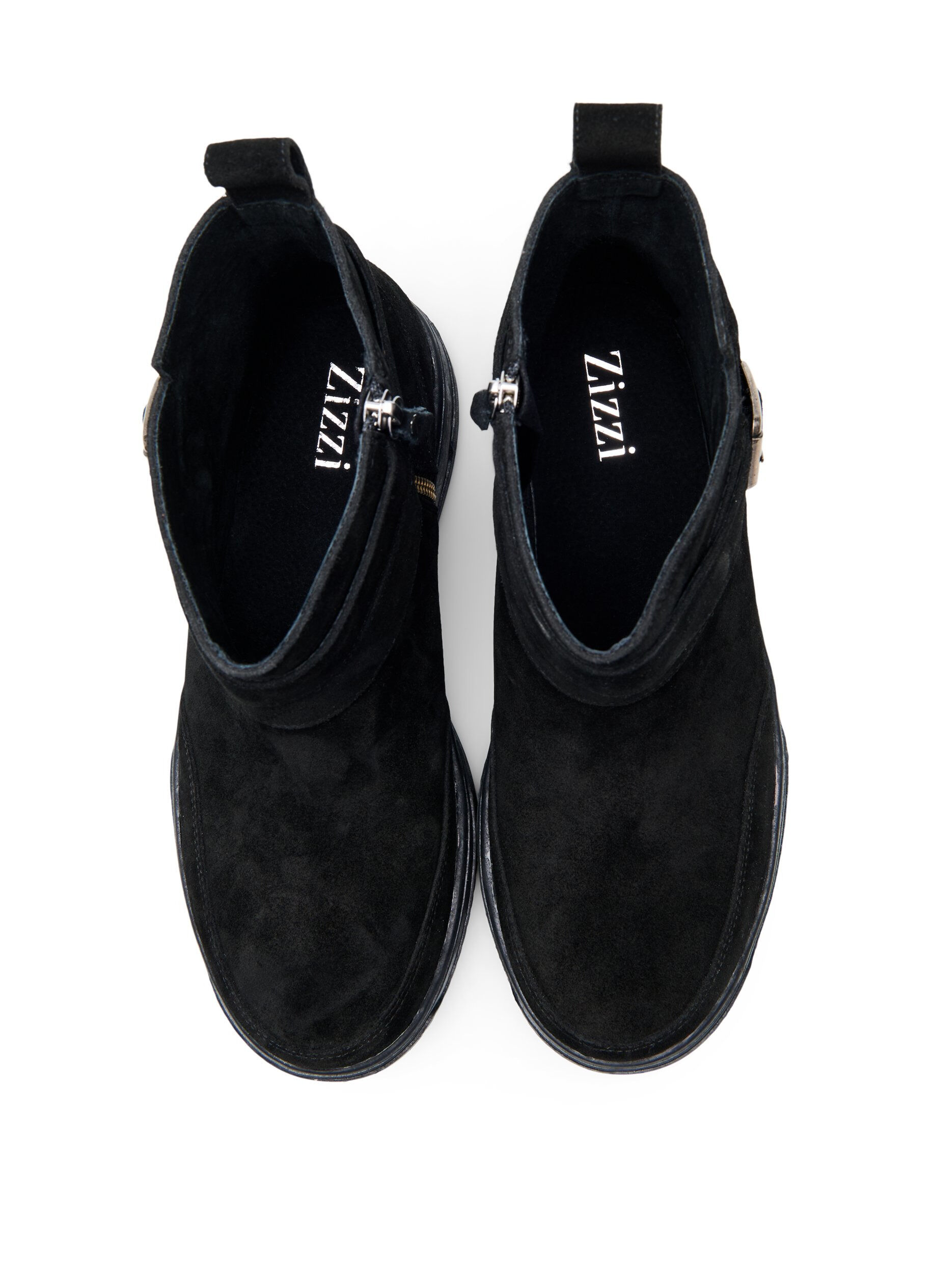 Zizzi Kurzer, weit geschnittener Stiefel aus Wildleder, Black, Packshot image number 2