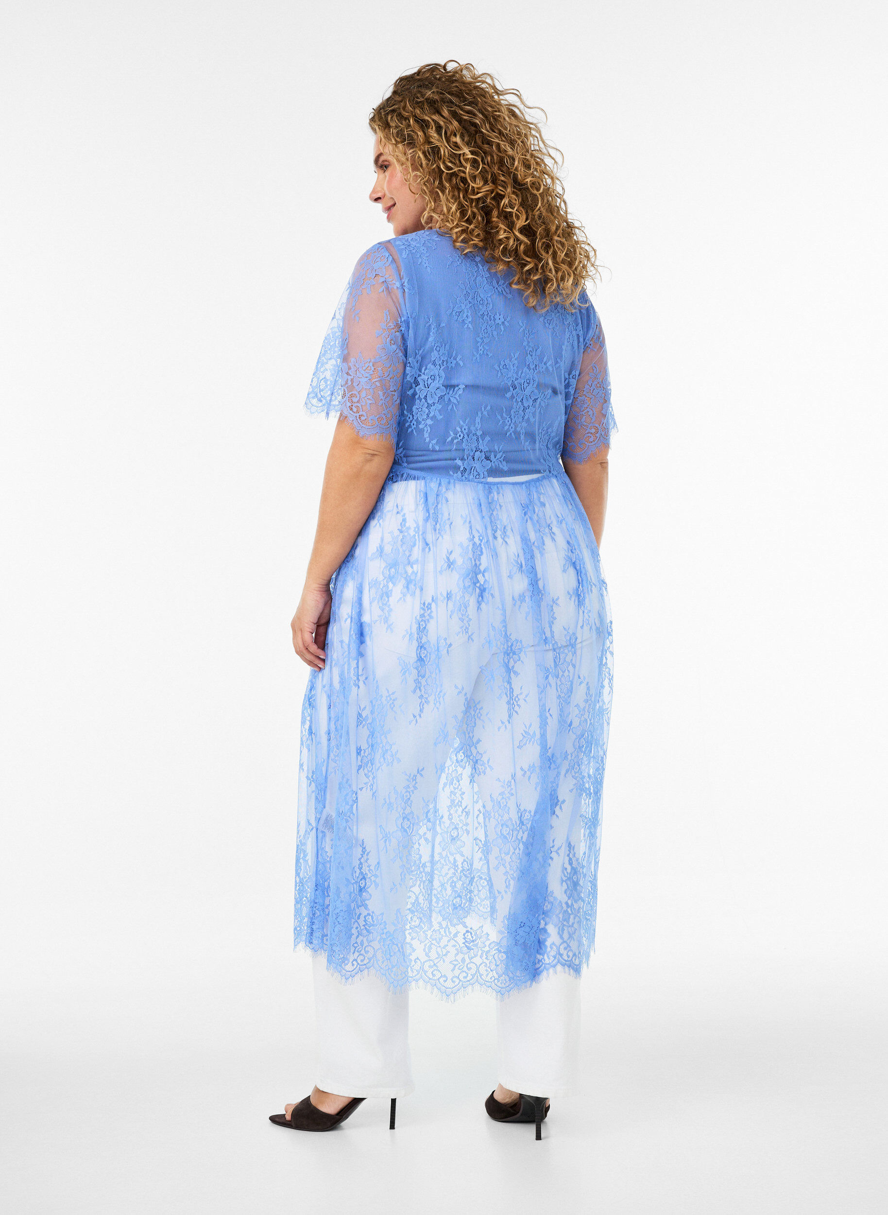 ZizziMidikleid aus transparenter Spitze mit kurzen &Auml;rmeln, lila, Model image number 1