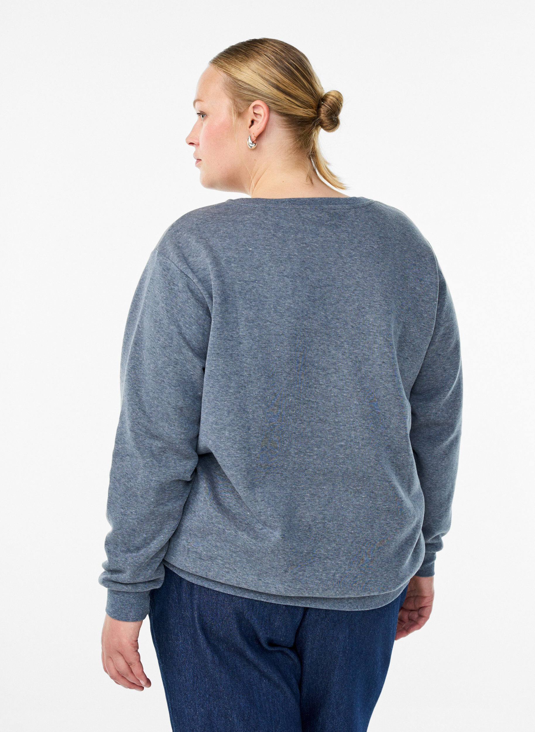 Zizzi Sweatshirt mit aufgesticktem Mailand-Motiv, Grau, Model image number 2