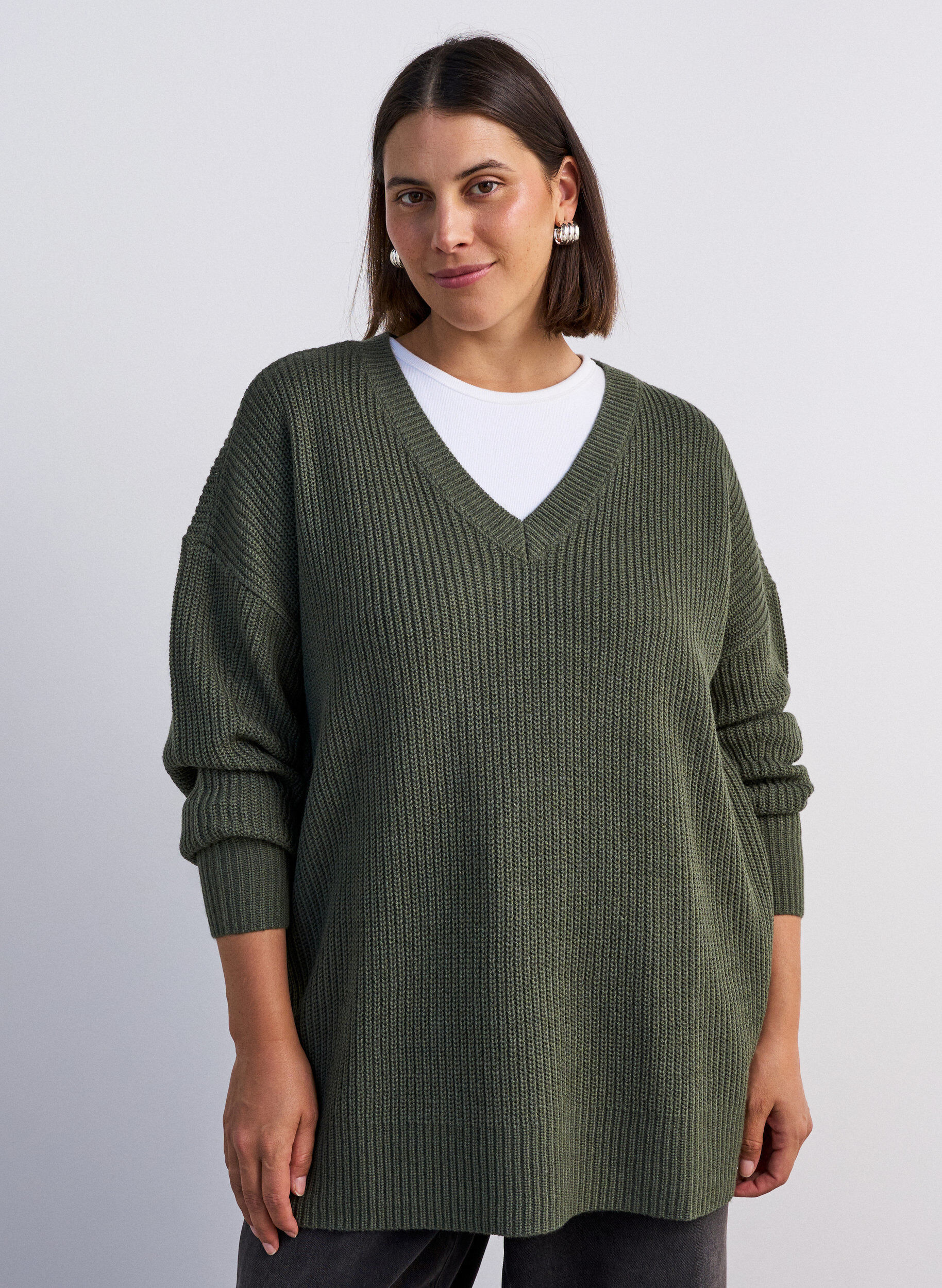 ZizziLange Rippstrickbluse mit V-Ausschnitt, Gr&uuml;n, Model image number 0