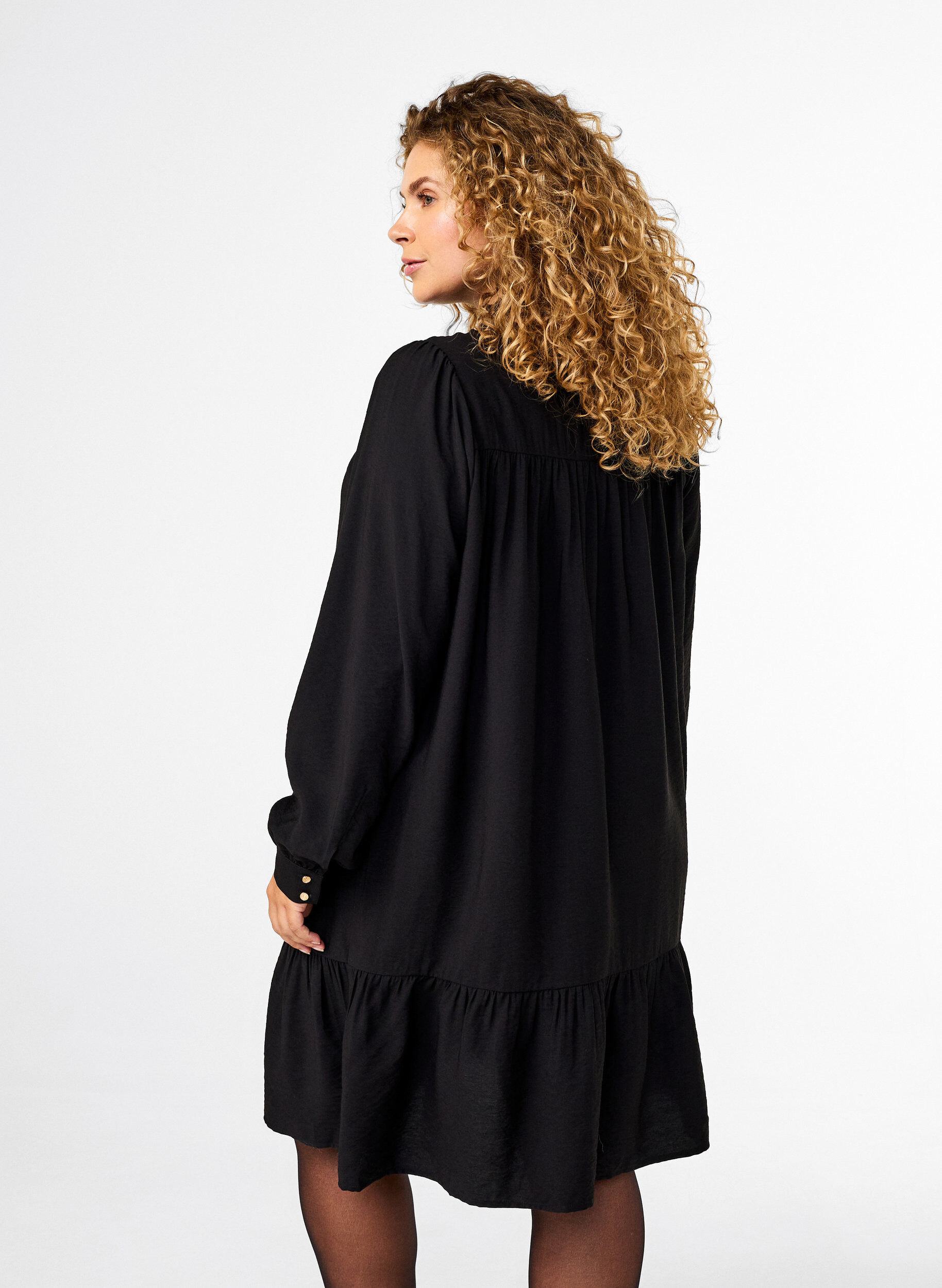 Zizzi Kurzes Kleid mit R&uuml;schenkragen, Black, Model image number 1