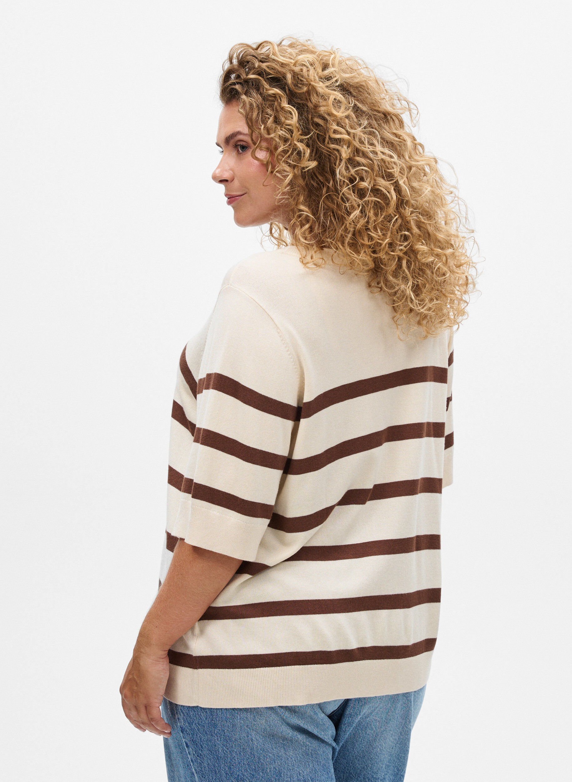 Zizzi Gestreiftes Stricktop mit kurzen &Auml;rmeln, Beige, Model image number 2