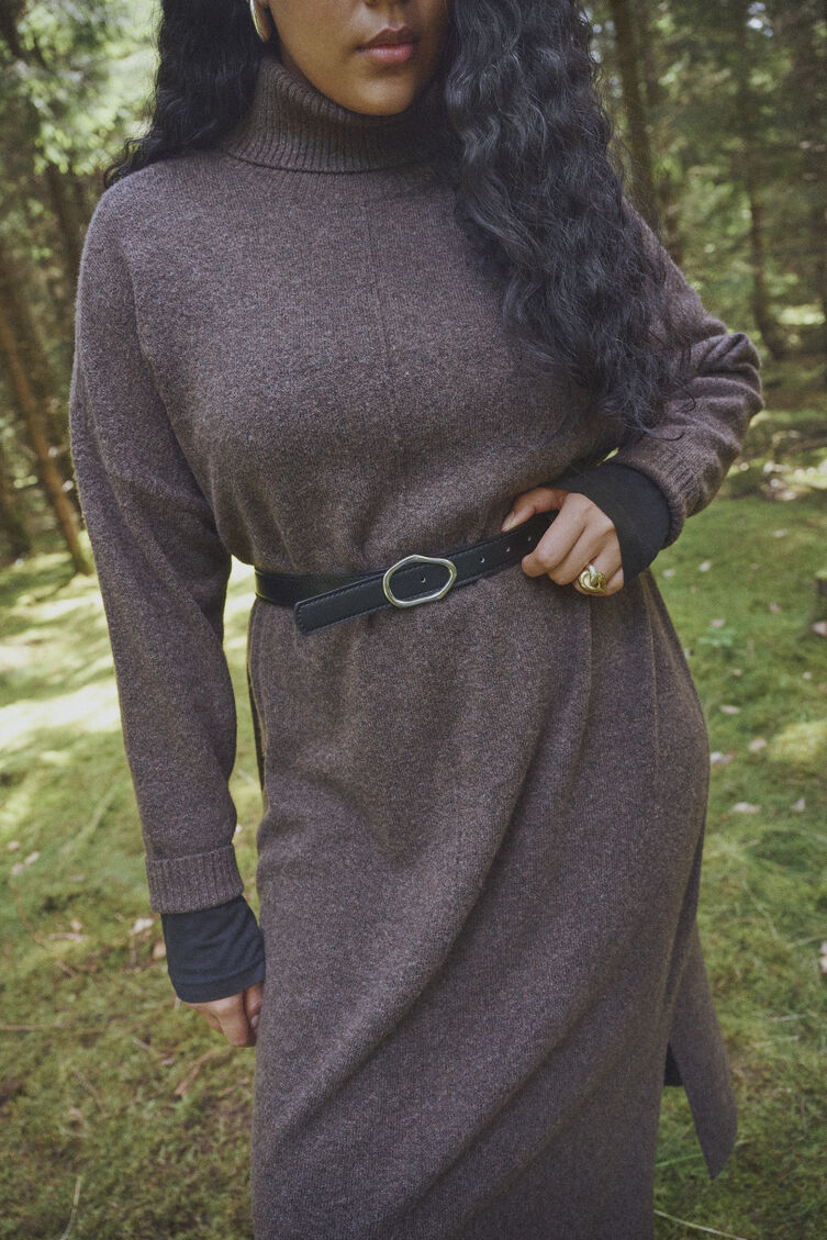 Nat&uuml;rliche Eleganz in erdigen T&ouml;nen, , Model