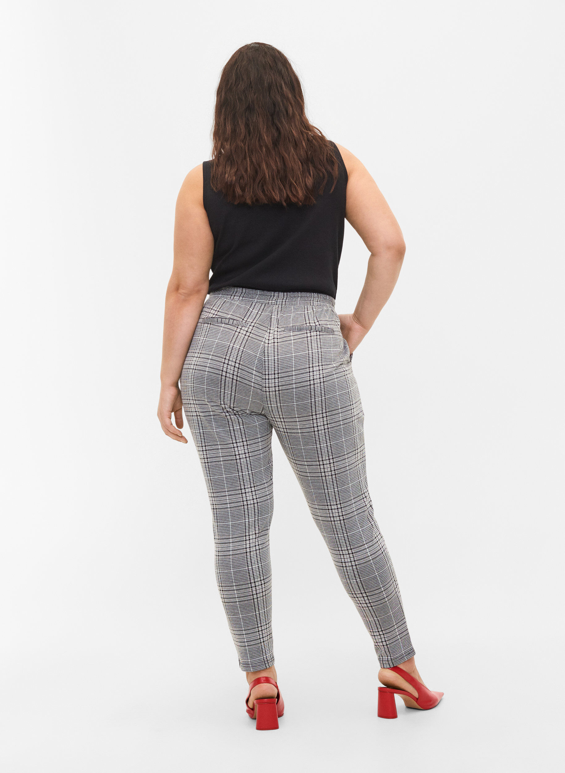 Zizzi Cropped Hose Maddison mit Karomuster, Black Check, Model image number 1