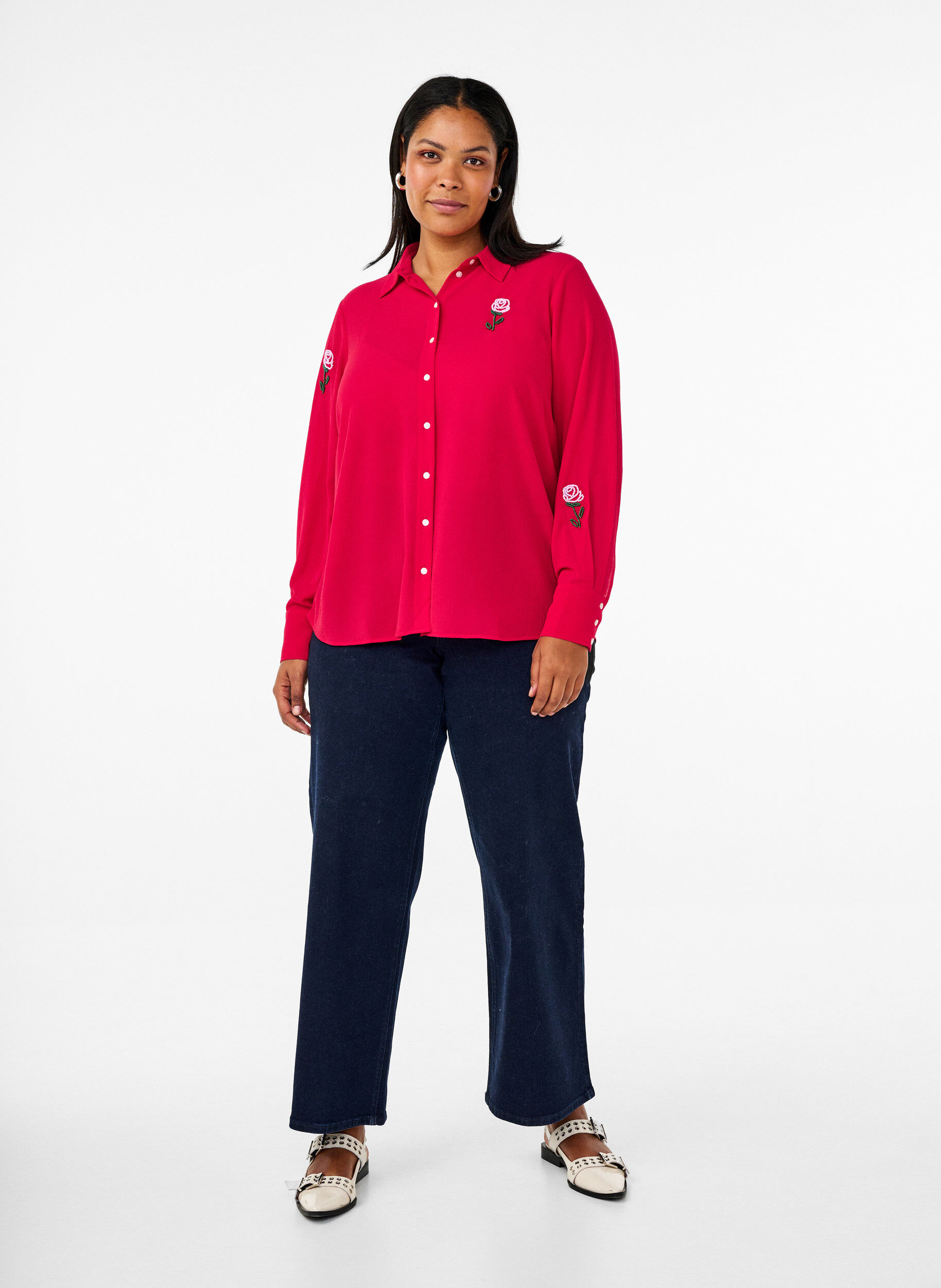 Zizzi Einfarbige Bluse mit Perlen, Rot, Model image number 1