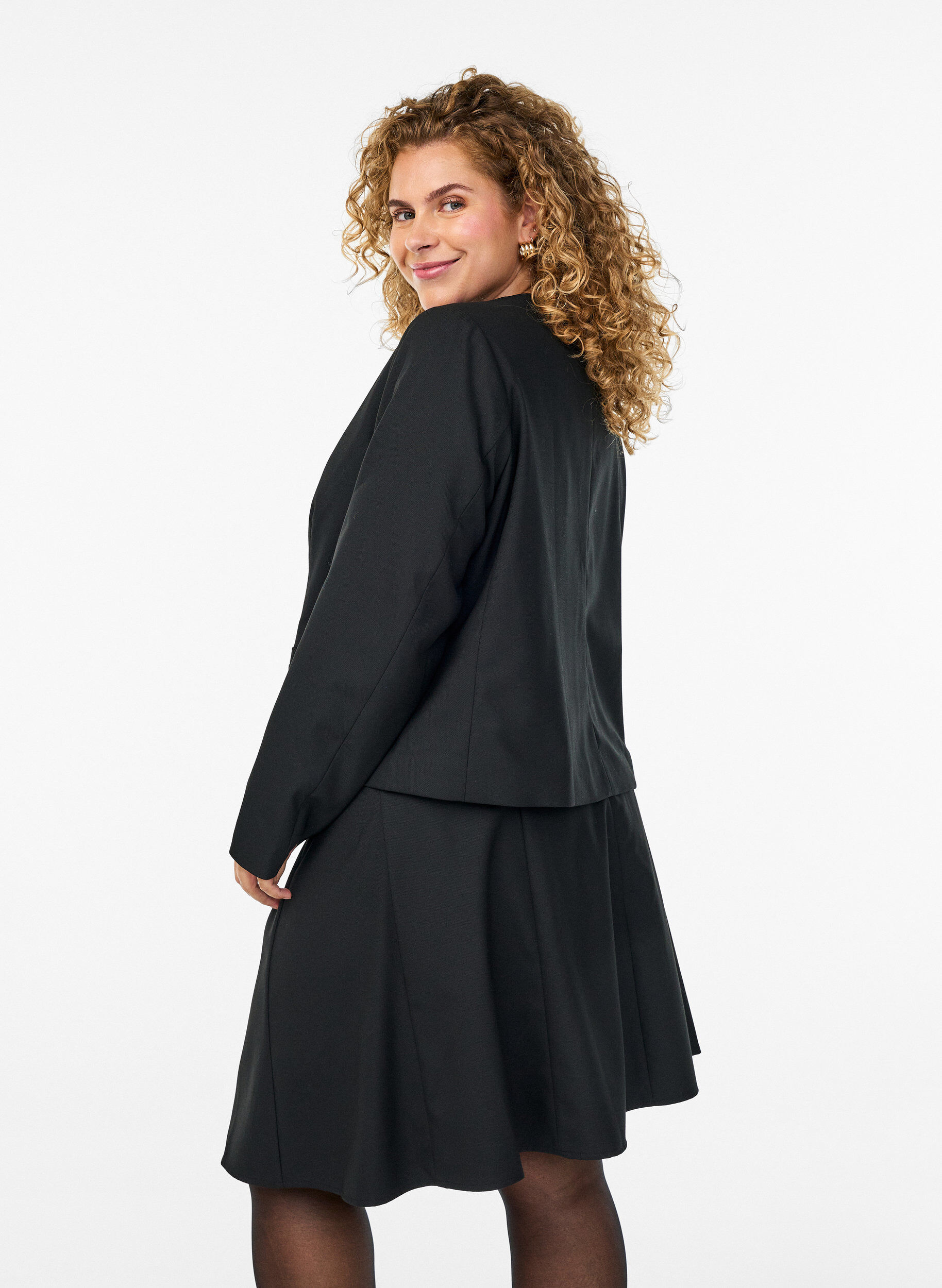 Zizzi Kurzer A-Linien-Rock, Schwarz, Model image number 2