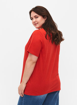 Kurzärmliges Basic-T-Shirt mit V-Ausschnitt, Flame Scarlet, Model image number 1