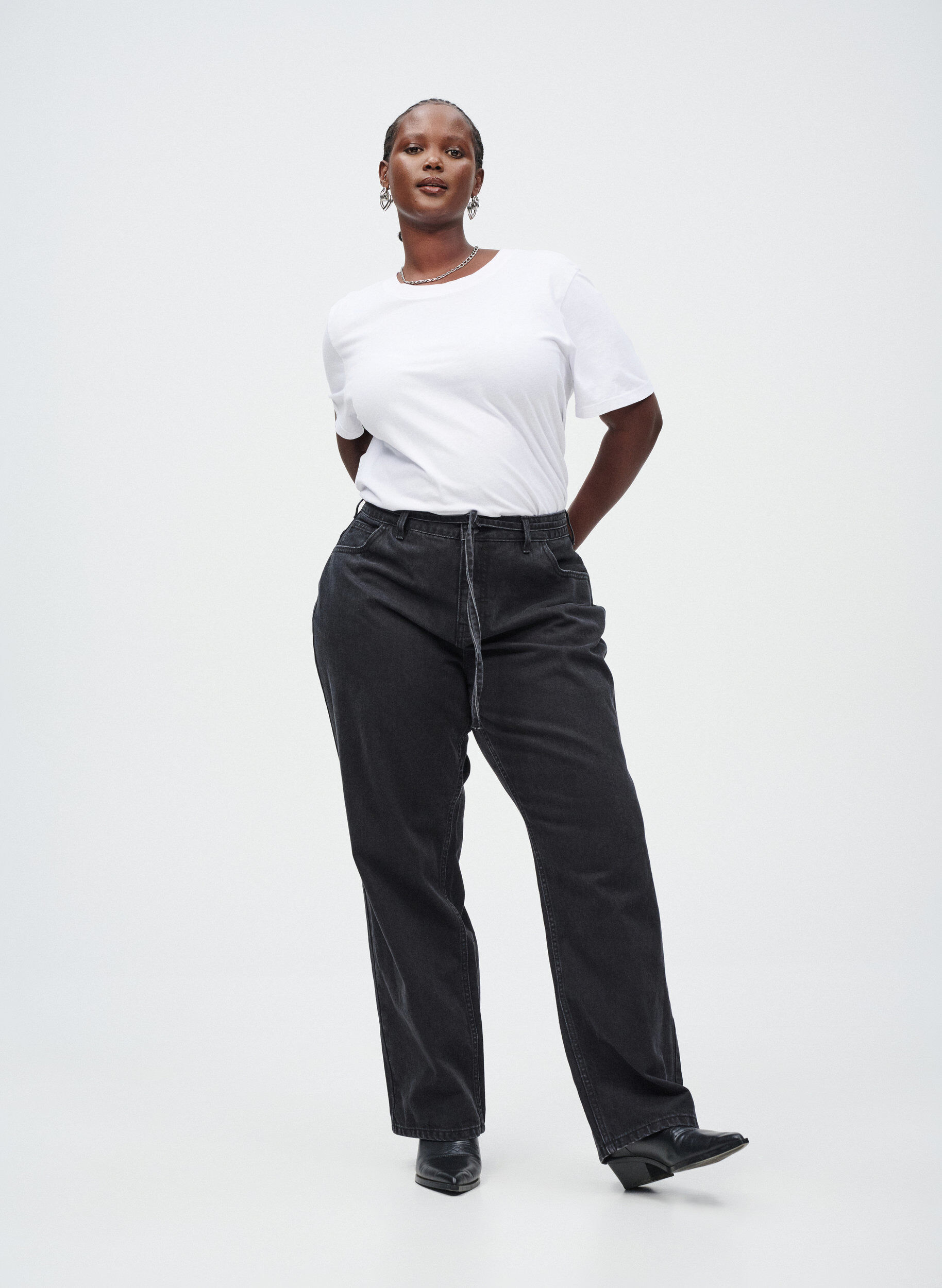 Zizzi Jeans in gerader Passform mit Bindeg&uuml;rtel, Schwarz, Image image number 0