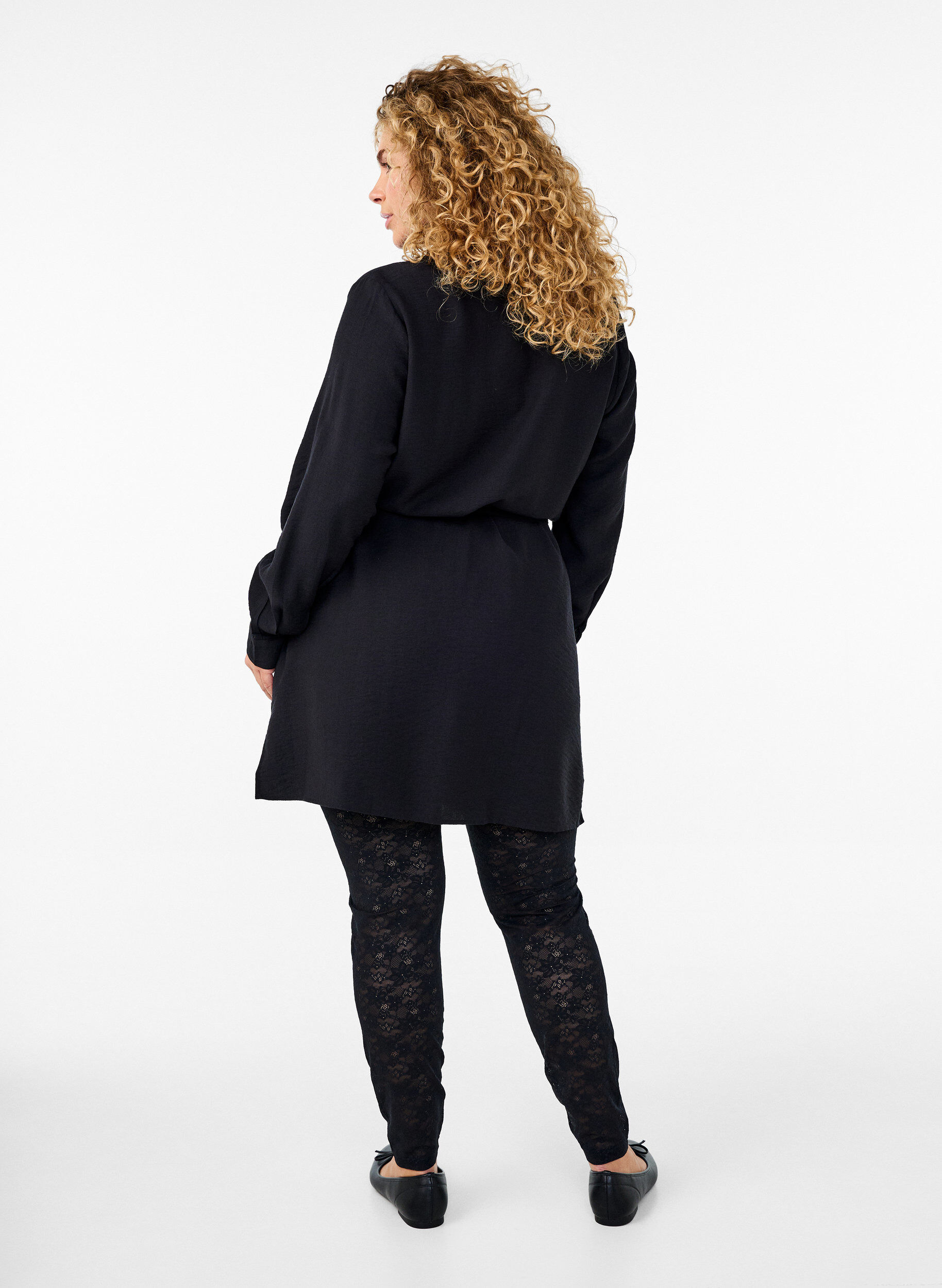 Zizzi Leggings mit Spitzensaum, Schwarz, Model image number 2
