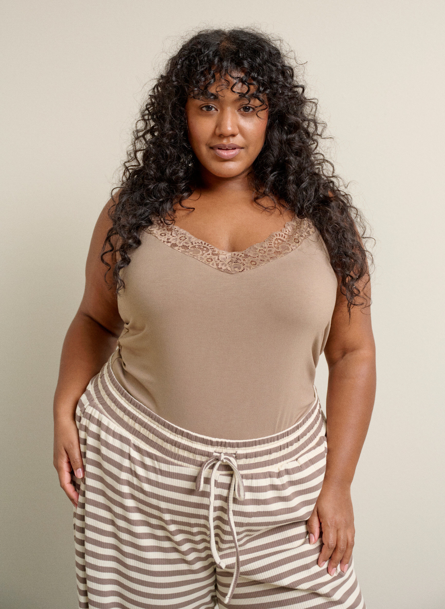 Zizzi Top aus Viskose mit Spitze, Beige, Image image number 0