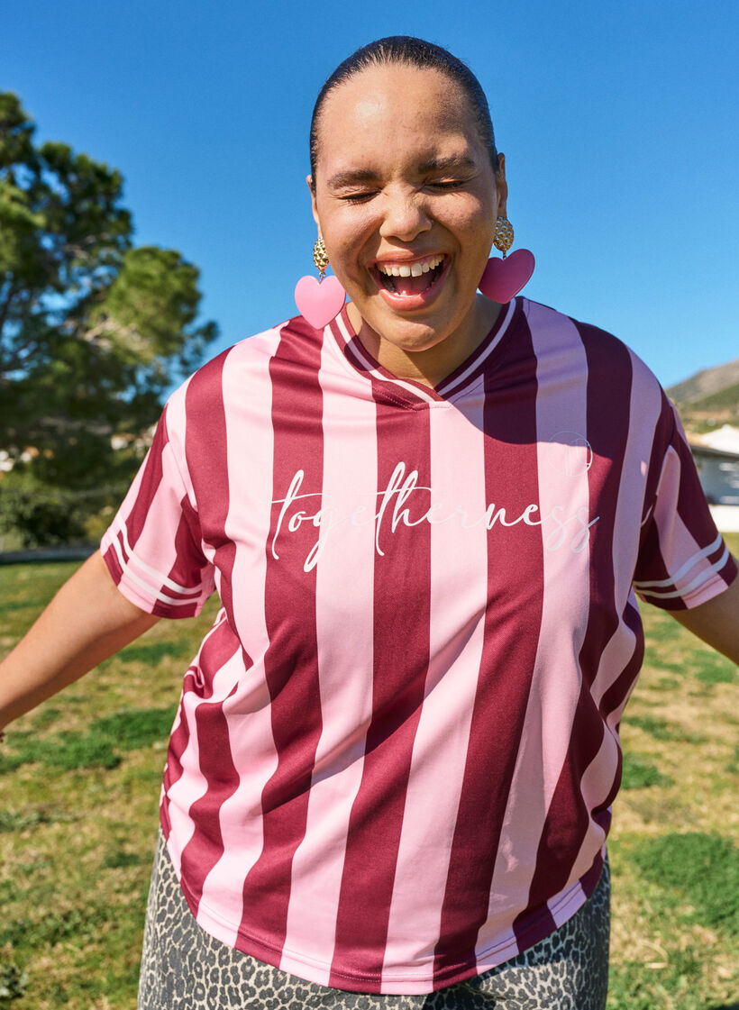 Sportliches T-Shirt mit Streifen und Textprint, Rot, Image image number 0