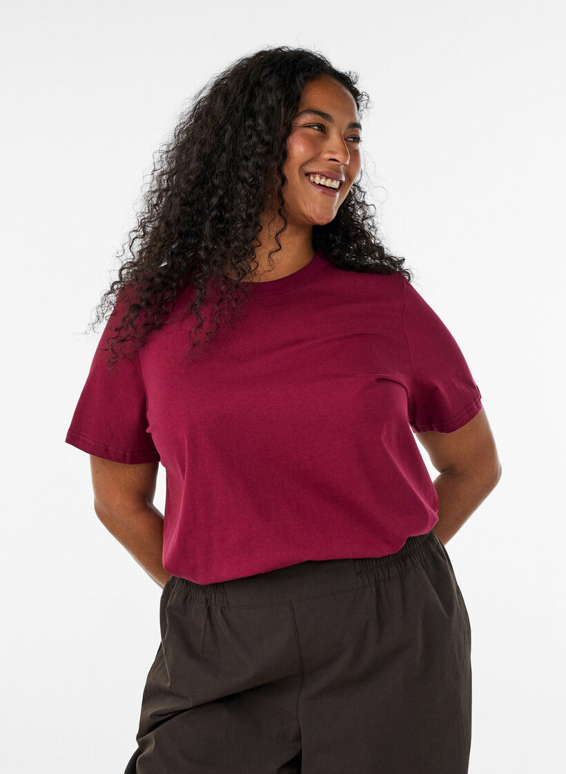 Basic T-Shirt aus Baumwolle mit Rundhalsausschnitt, Rot, Model image number 0