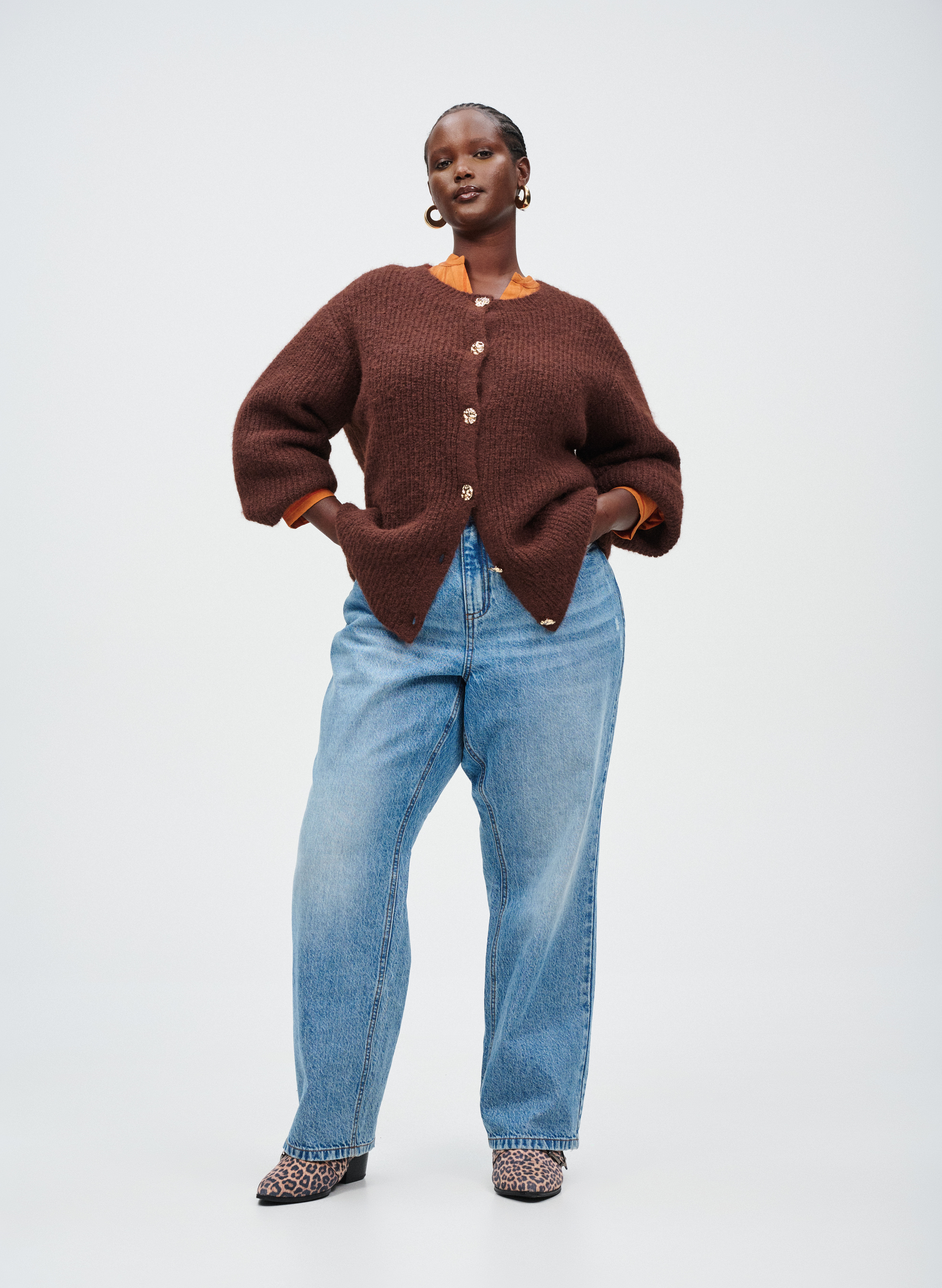 Zizzi Gestrickt mit goldenen Kn&ouml;pfen, , Model