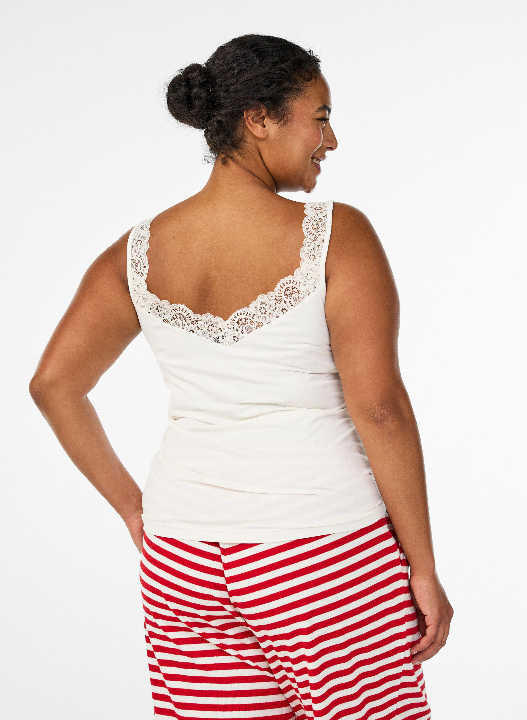 Zizzi Top aus Viskose mit Spitze, Vanille, Model image number 2