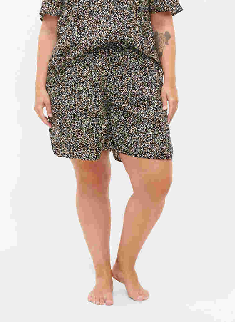 Bedruckte Viskose-Shorts, Black Flower AOP, Model image number 2