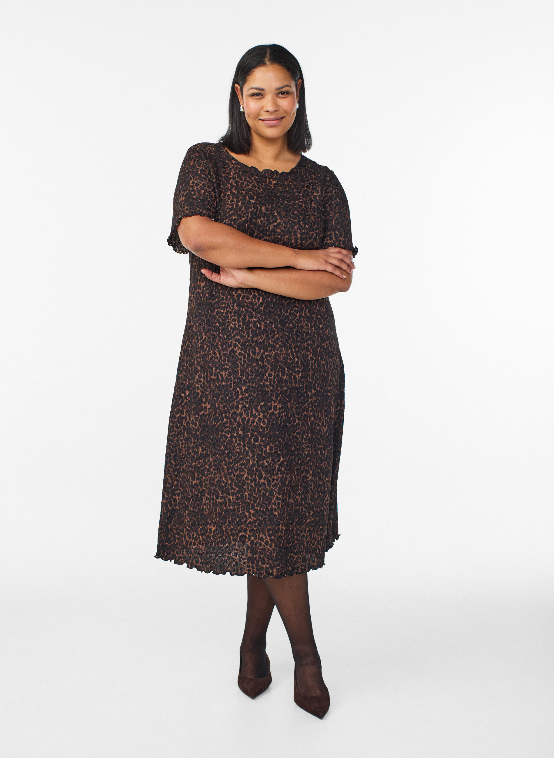 Zizzi Strukturiertes Midikleid mit kurzen &Auml;rmeln, Braun, Model image number 0