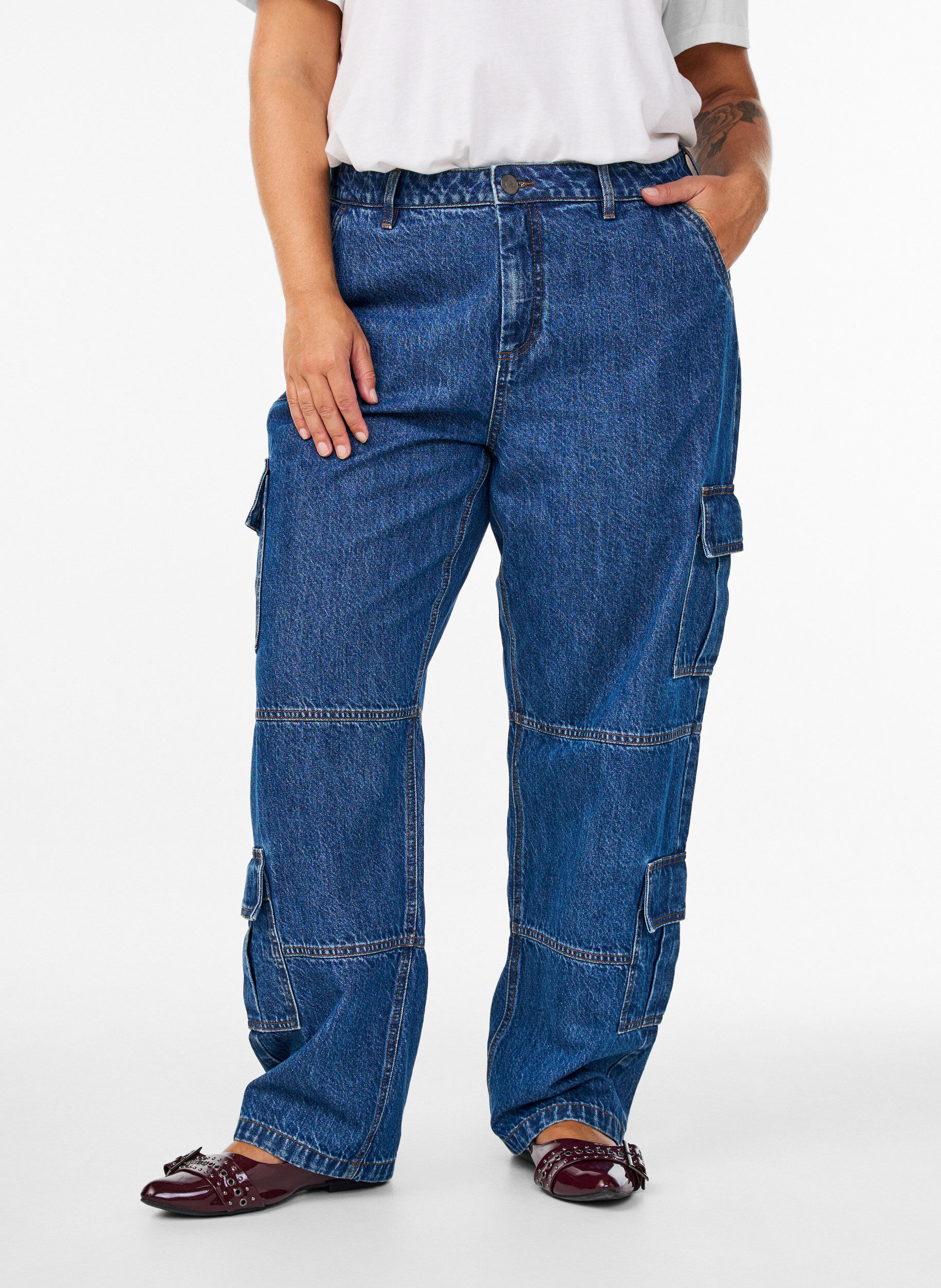 Zizzi Cargojeans mit hoher Taille., Blau, Model image number 2