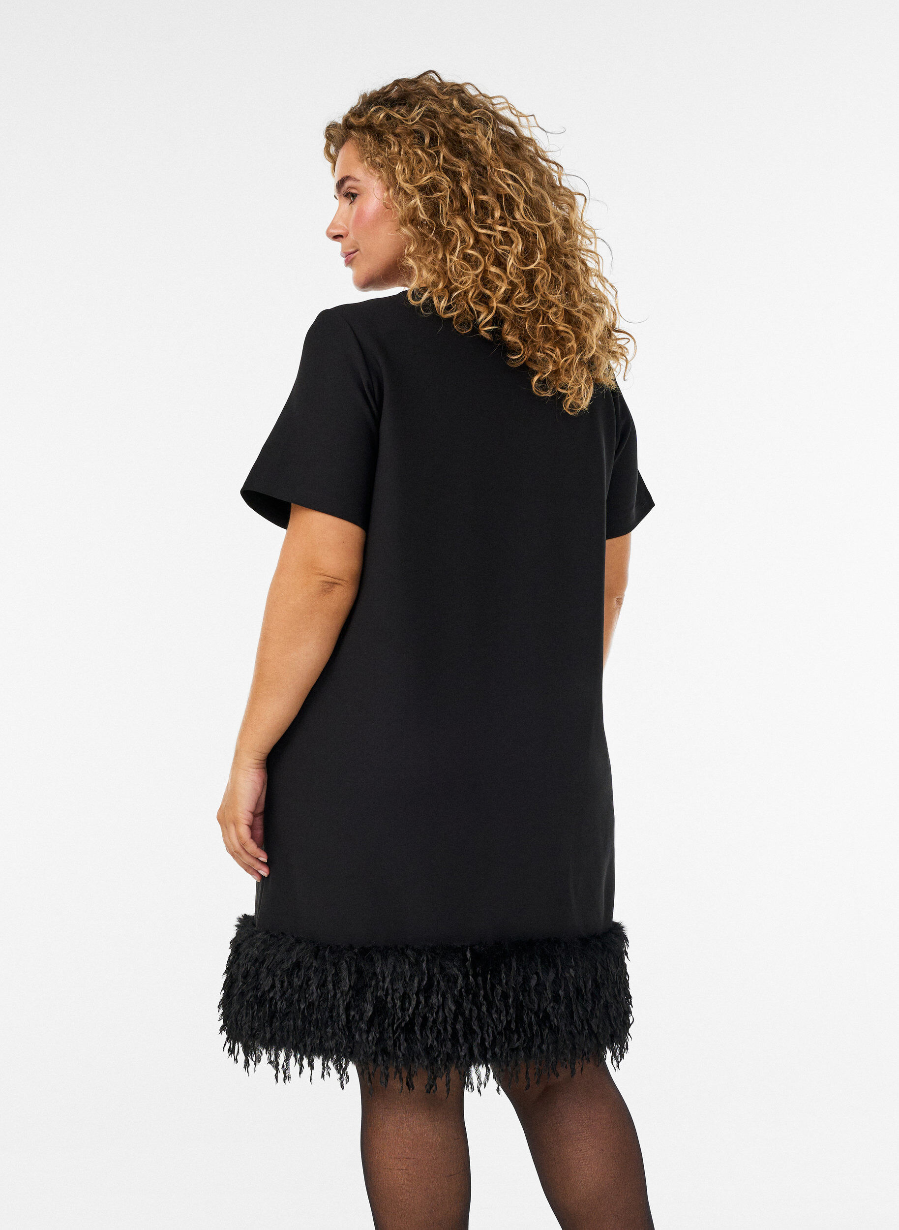 ZizziKurzes Jerseykleid mit Federbesatz, Schwarz, Model image number 2