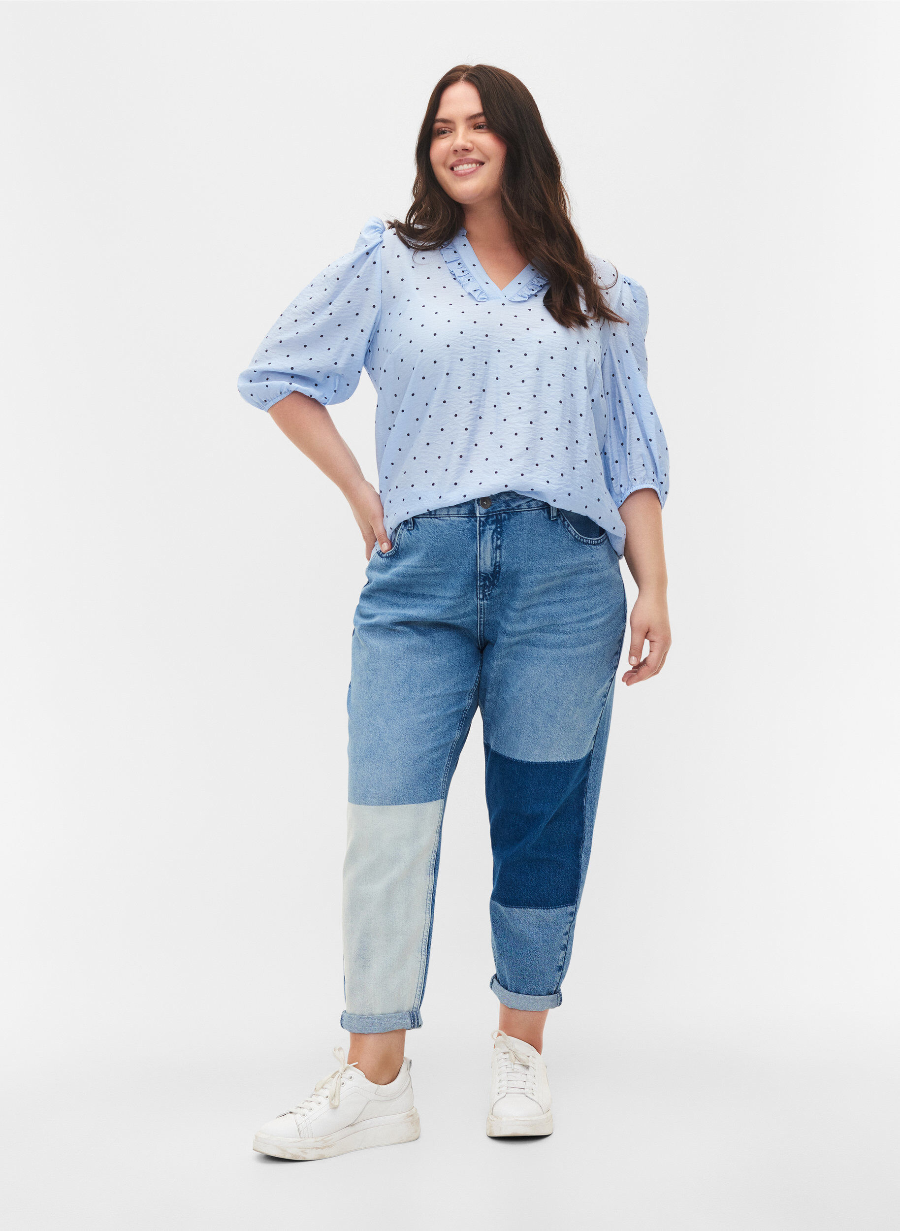 Zizzi Punktebluse mit 3/4-&Auml;rmeln aus Viskose, Light Blue Dot, Model image number 2