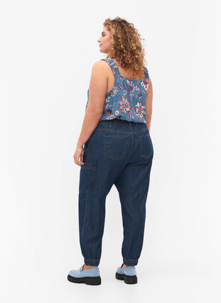 Cargo-Jeans mit Taschen, Dark blue denim, Model image number 1