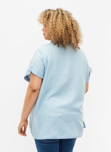 Kurzärmeliges Hemd aus Lyocell (TENCEL™), Light blue denim, Model image number 1