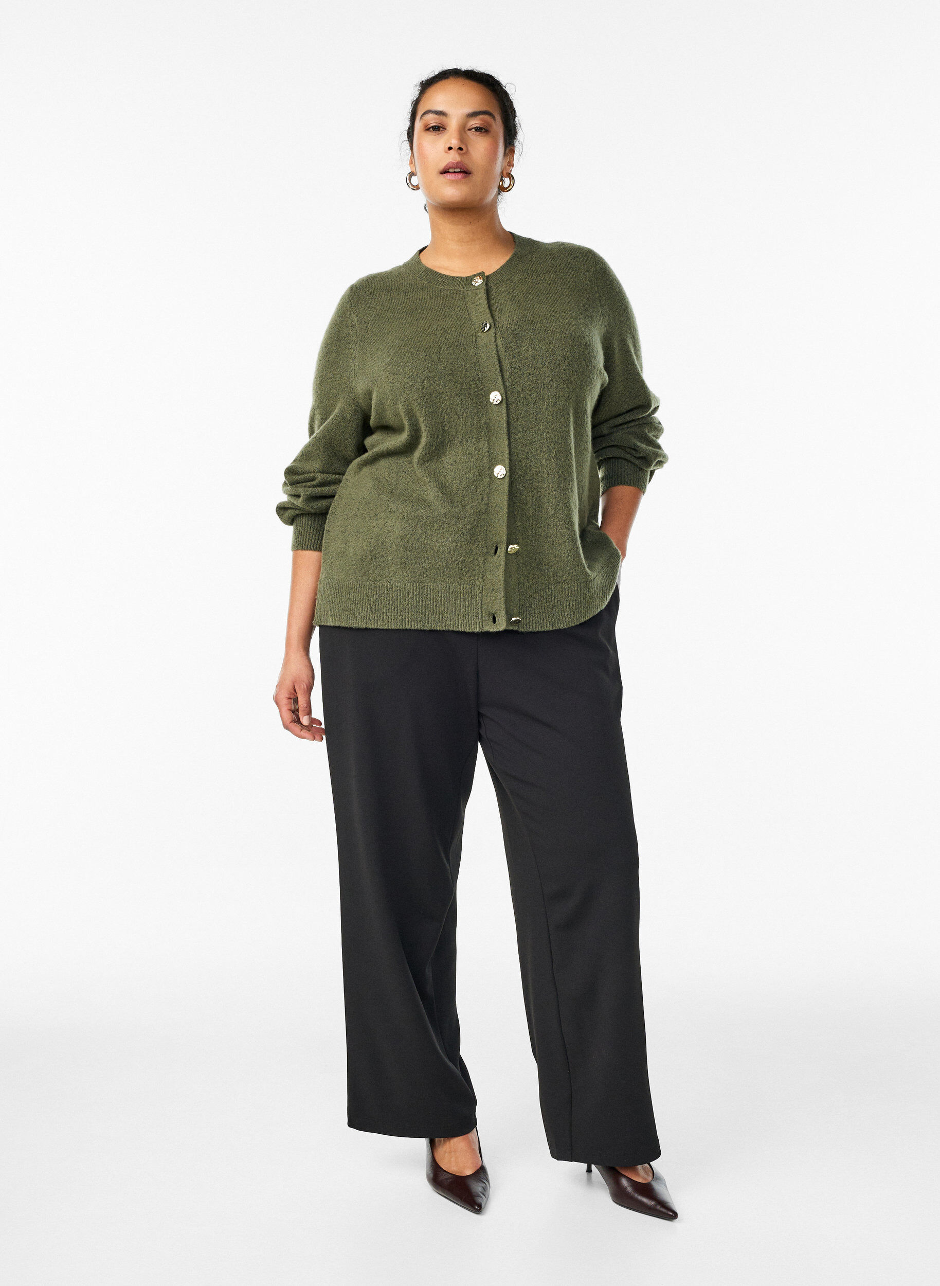 Zizzi Strickjacke aus weichem Strick mit goldfarbenen Kn&ouml;pfen, Gr&uuml;n, Model image number 1