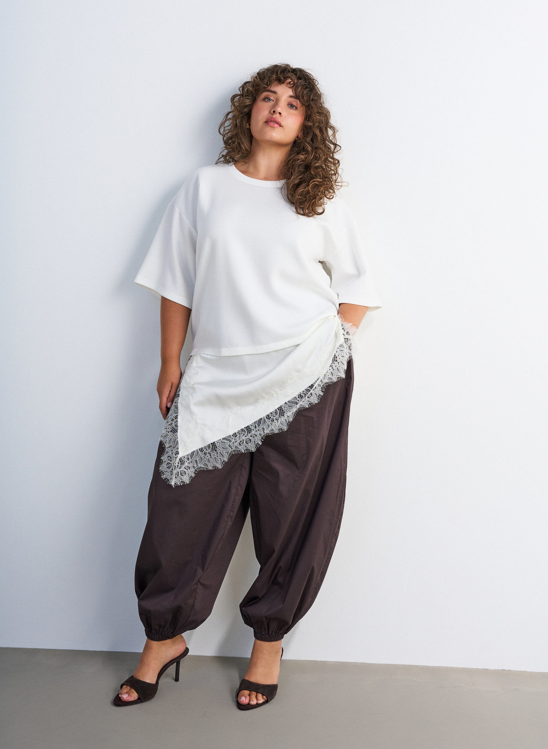 Jerseybluse im Lagenlook mit Spitze, Vanille, Model