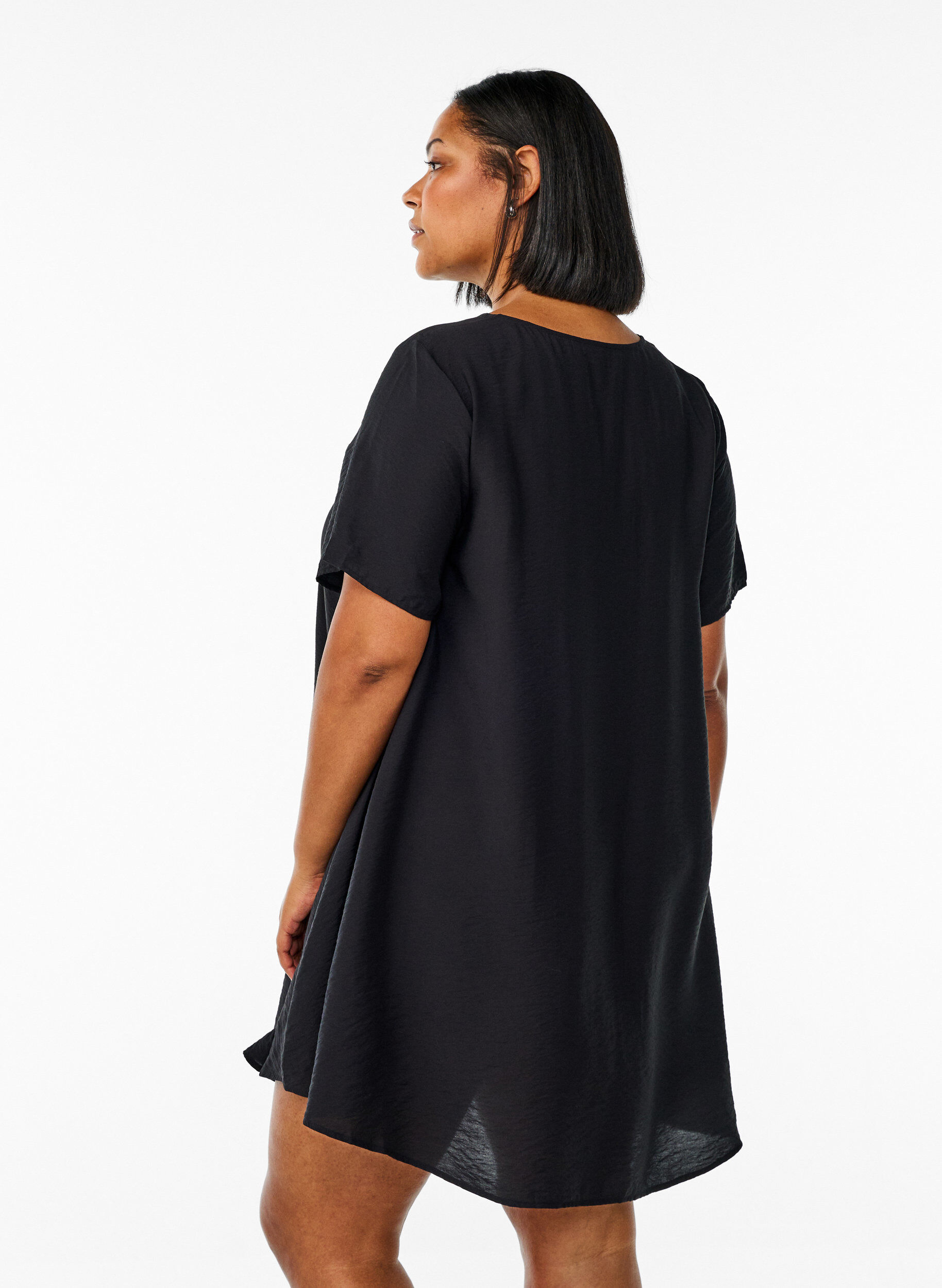 Zizzi A-Linien-Kleid aus Viskose mit kurzen &Auml;rmeln, Schwarz, Model image number 2