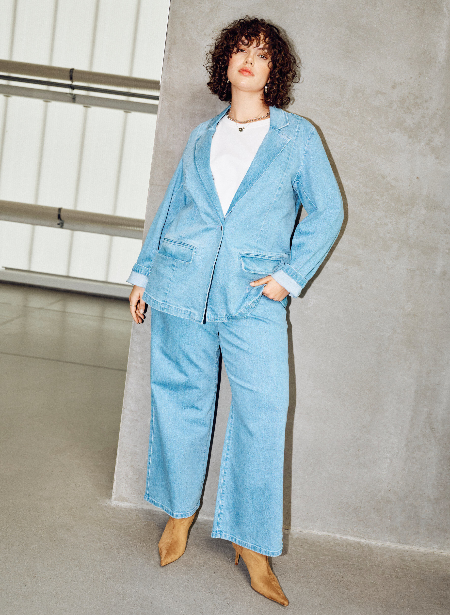 Zizzi Hoch taillierte Jeans mit weitem Bein, Blau, Image image number 0