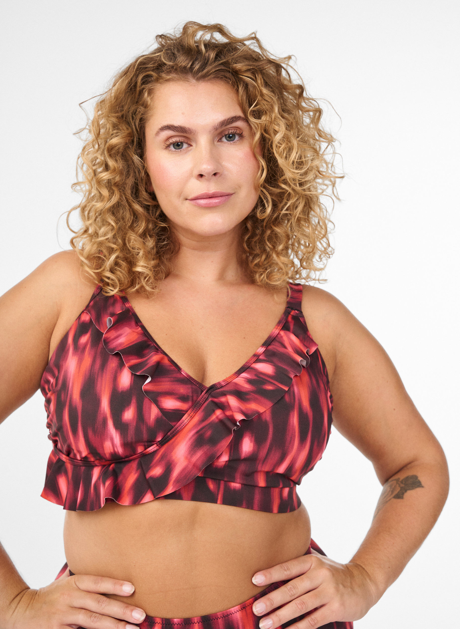 Bikinioberteil mit Print und R&uuml;schendetails, Pink, Model