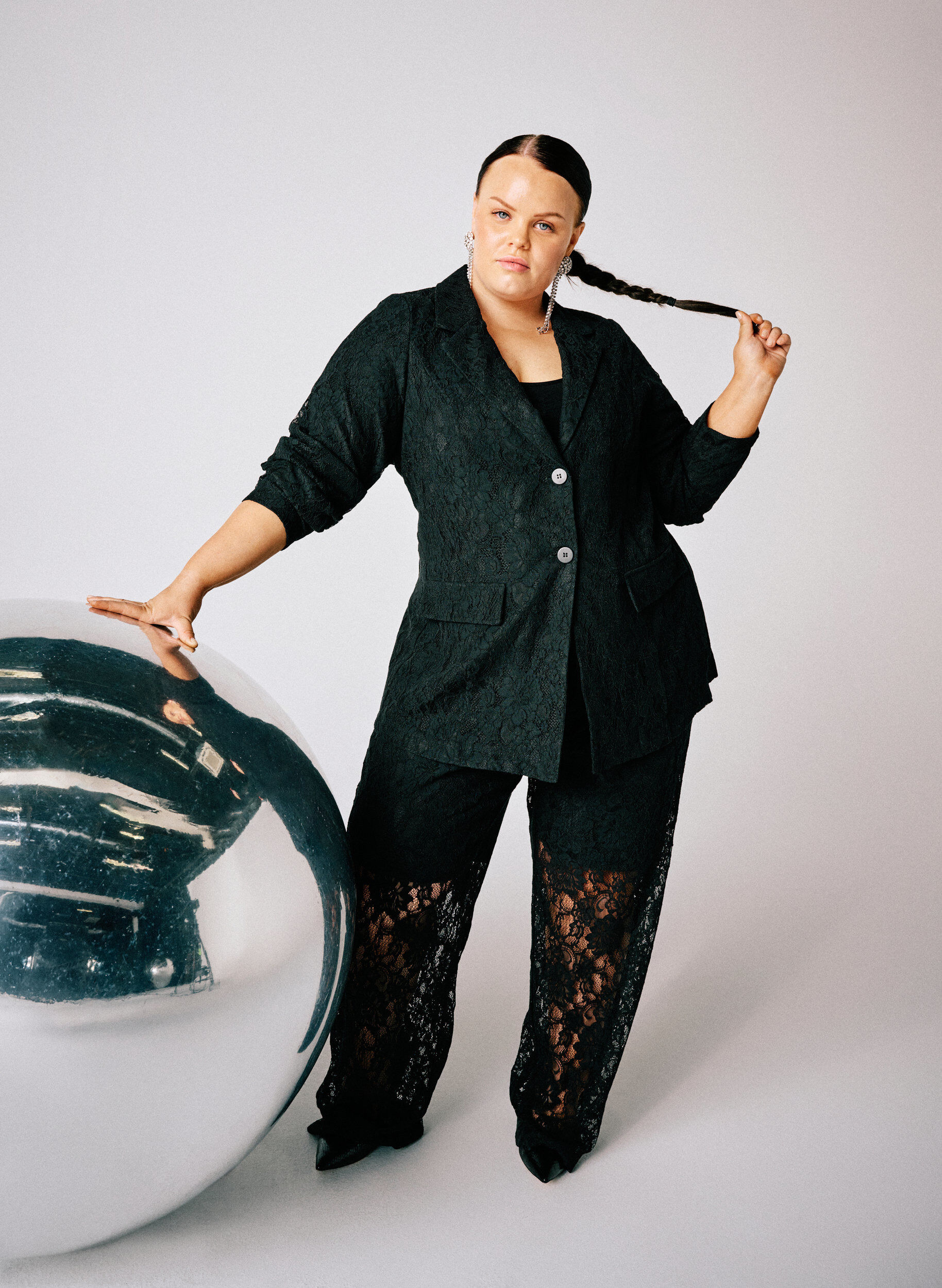 Zizzi Spitzenblazer mit Knopfverschluss, Schwarz, Image image number 0