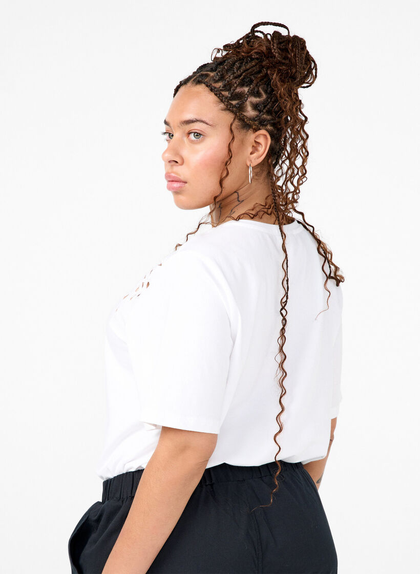 T-Shirt aus Bio-Baumwolle mit Stickereidetails, Bright White, Model image number 1