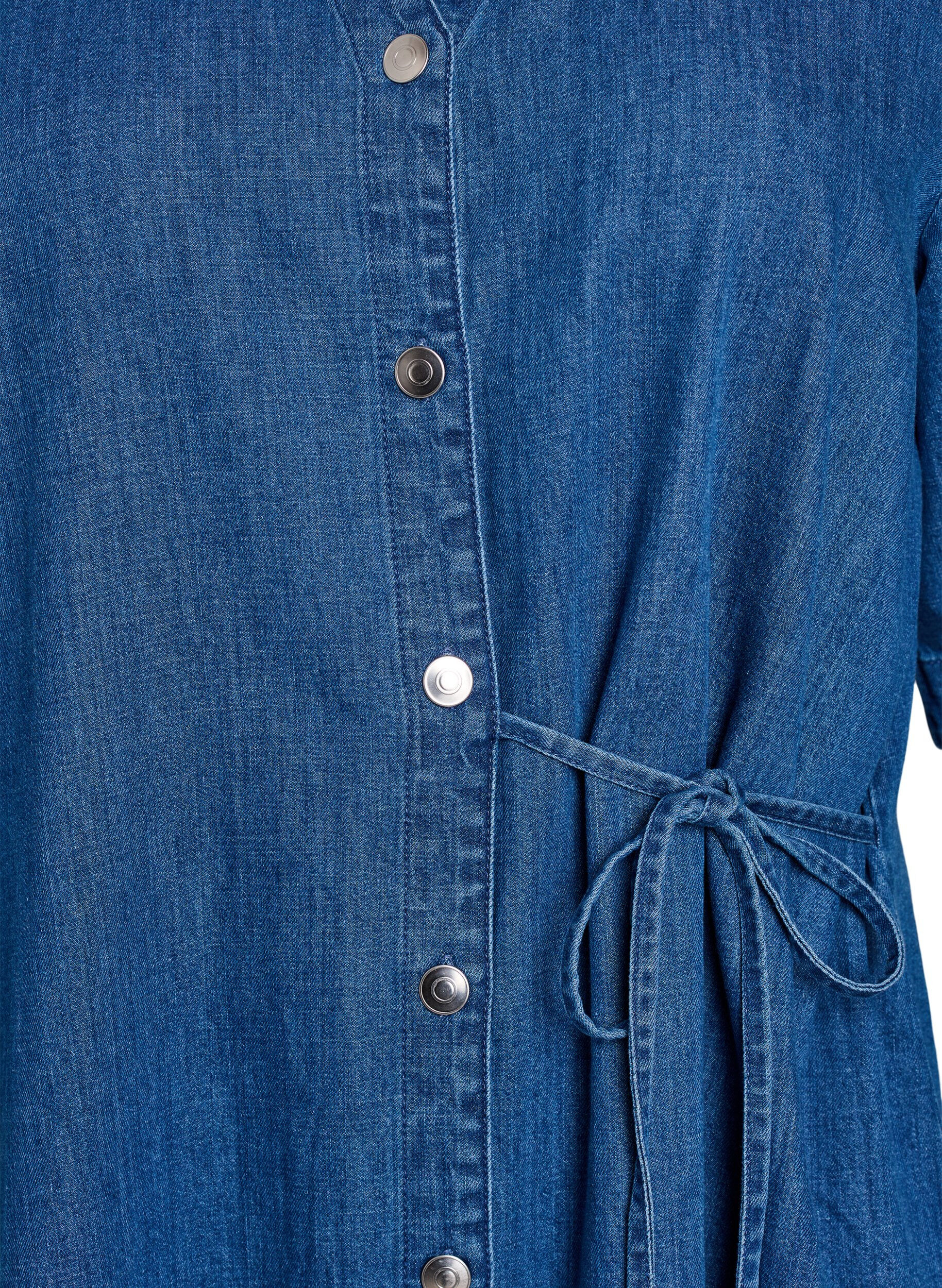 Zizzi Jeanskleid mit Kn&ouml;pfen und Bindedetail, Blau, Packshot image number 2