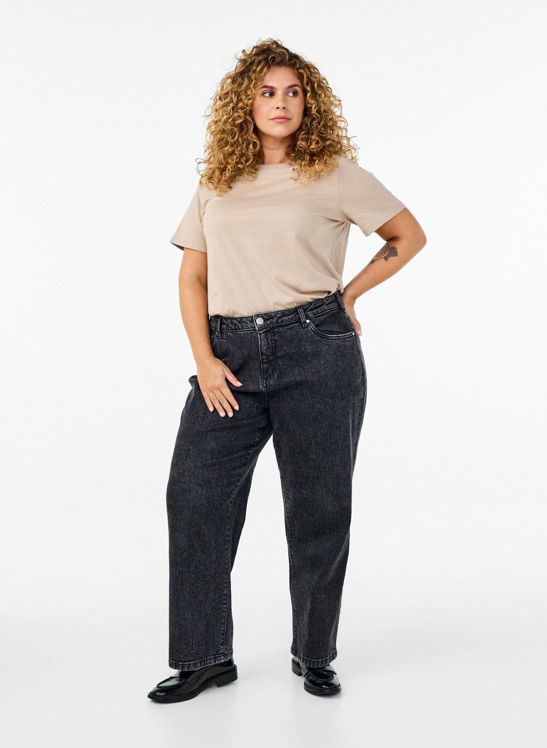 Zizzi Basic-T-Shirt aus Baumwolle mit Rundhalsausschnitt, Beige, Model image number 1