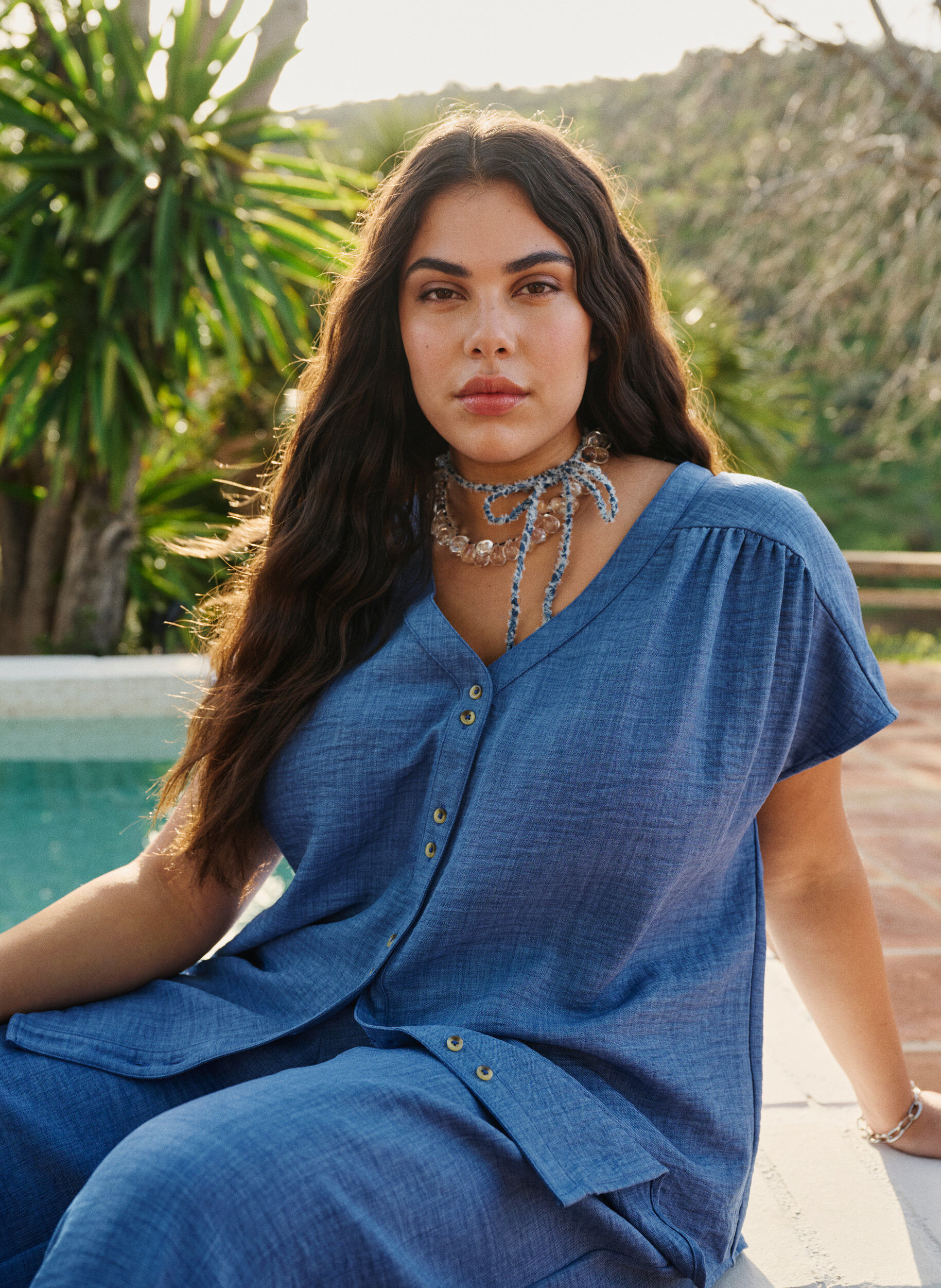 Hemdbluse mit V-Ausschnitt und kurzen &Auml;rmeln